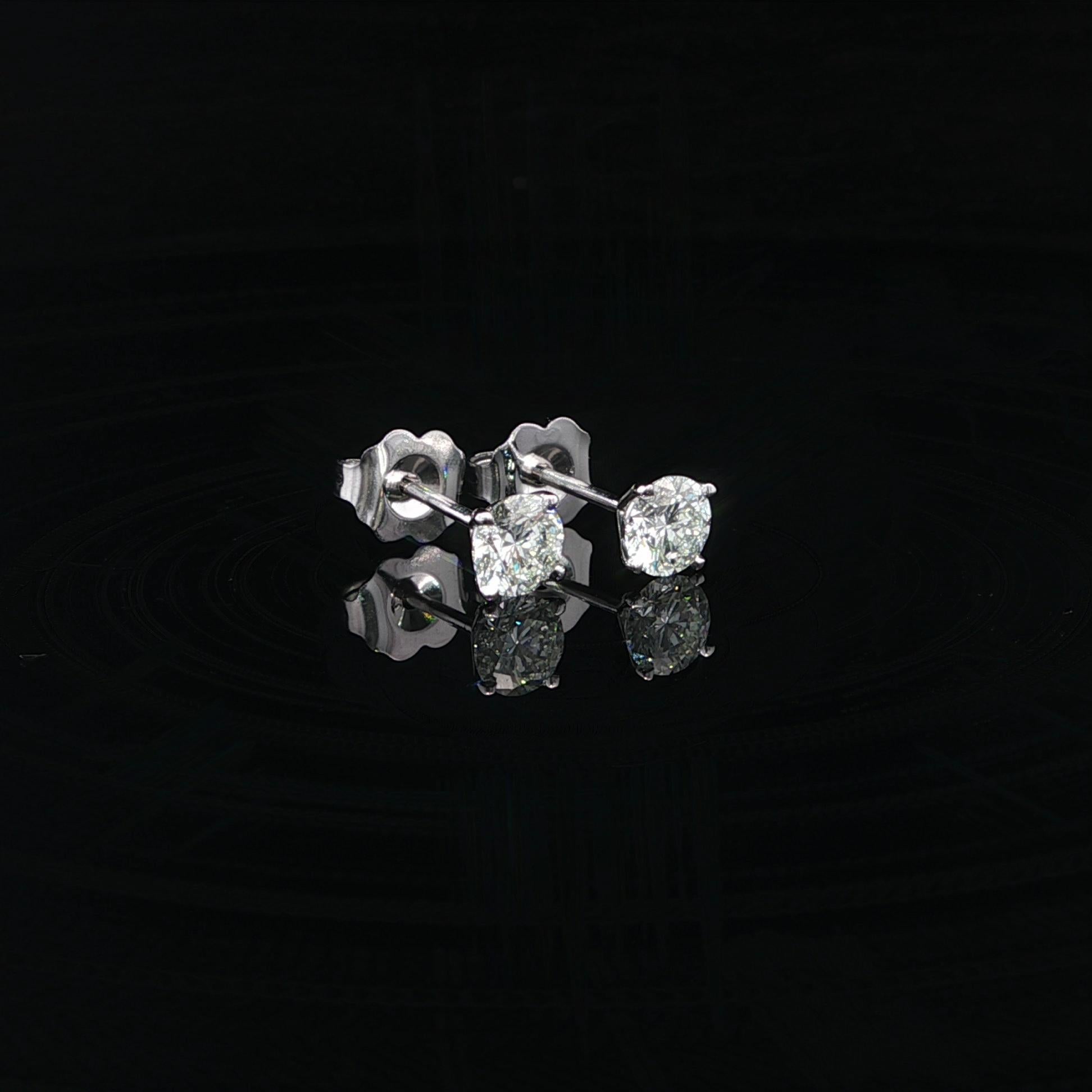 New 14k White Gold 0.71ctw Martini 4 Prong Set H VS Diamond Stud Earrings (Orecchini con diamanti) In condizioni Nuovo in vendita a Montclair, NJ
