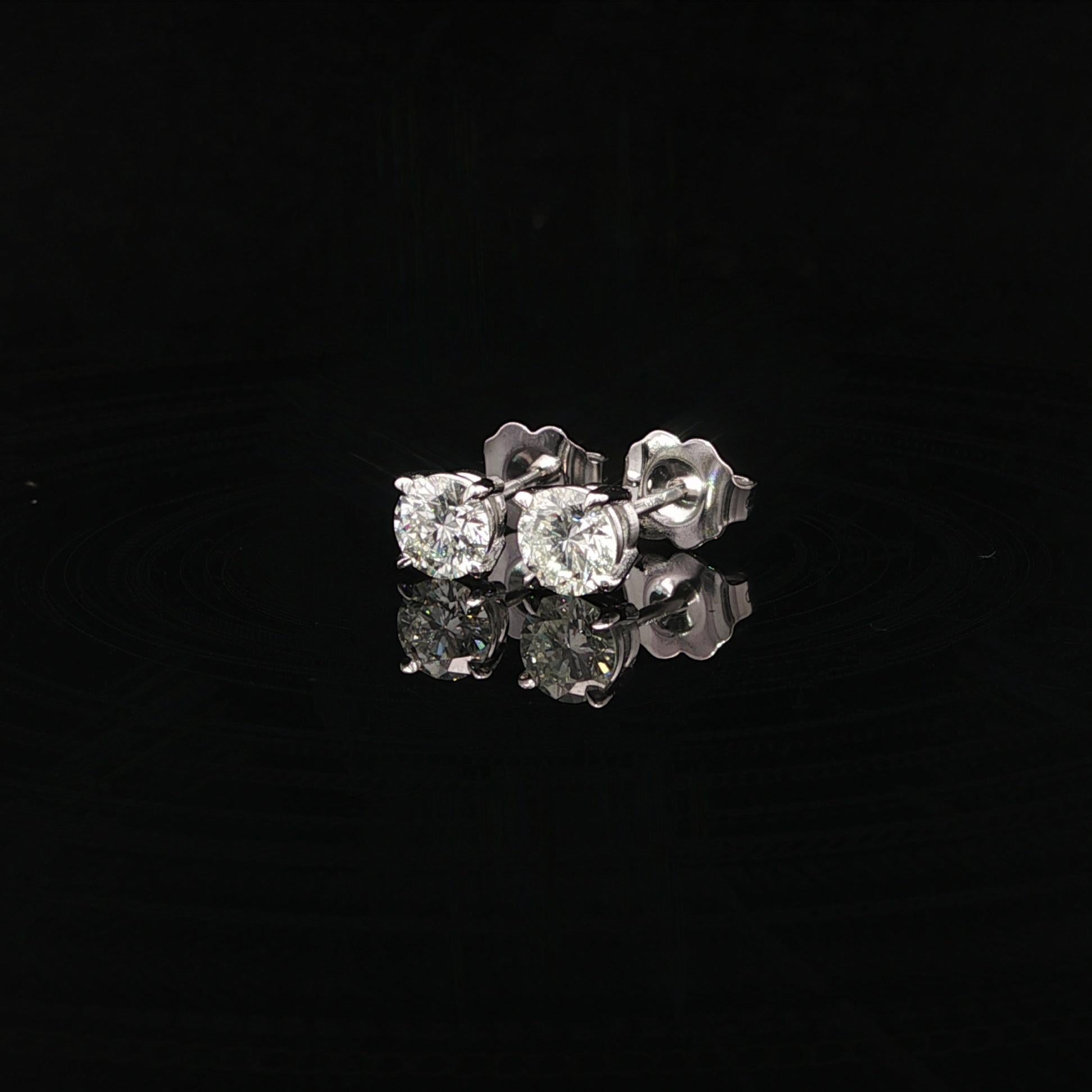 Nuovi orecchini classici in oro bianco 14k da 0,75ctw con diamante H VS incastonato in vendita 3