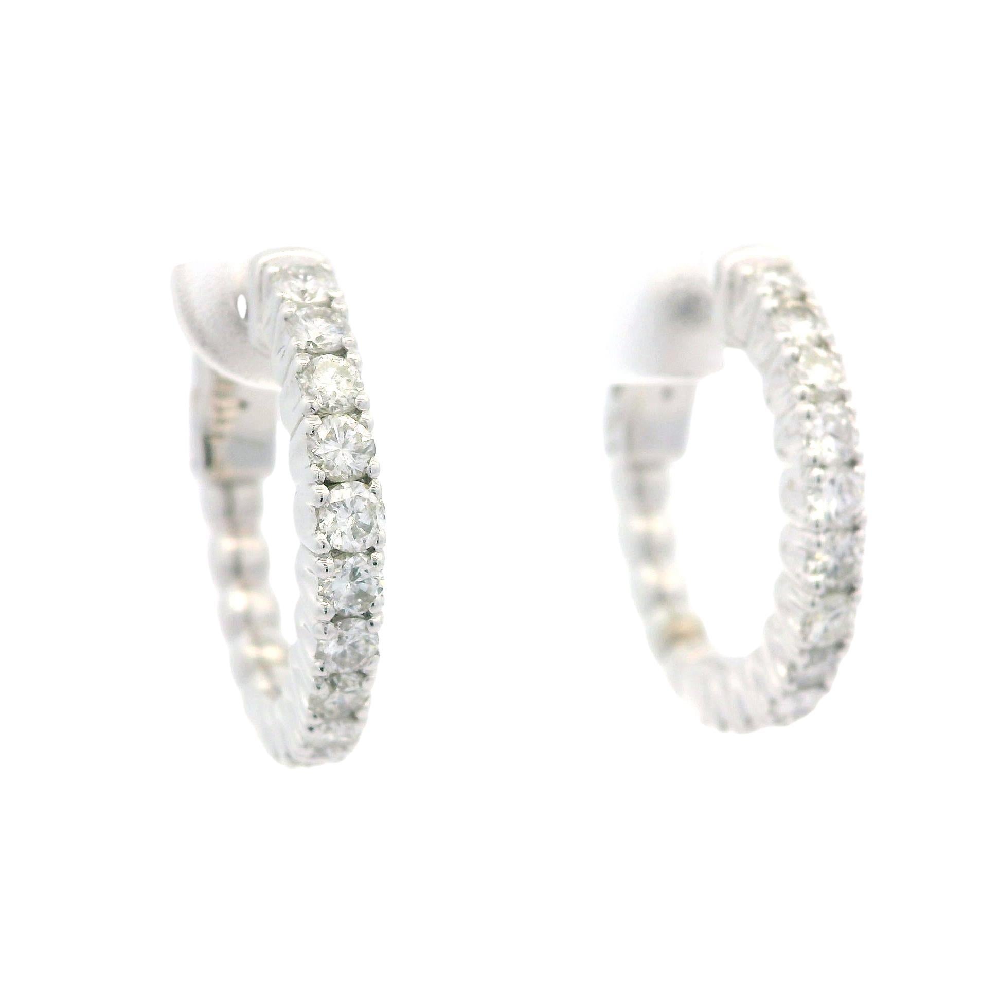 New 14k Weißgold 0,92ctw Diamond Classic Medium Hoop Push Clasp Ohrringe im Angebot 4
