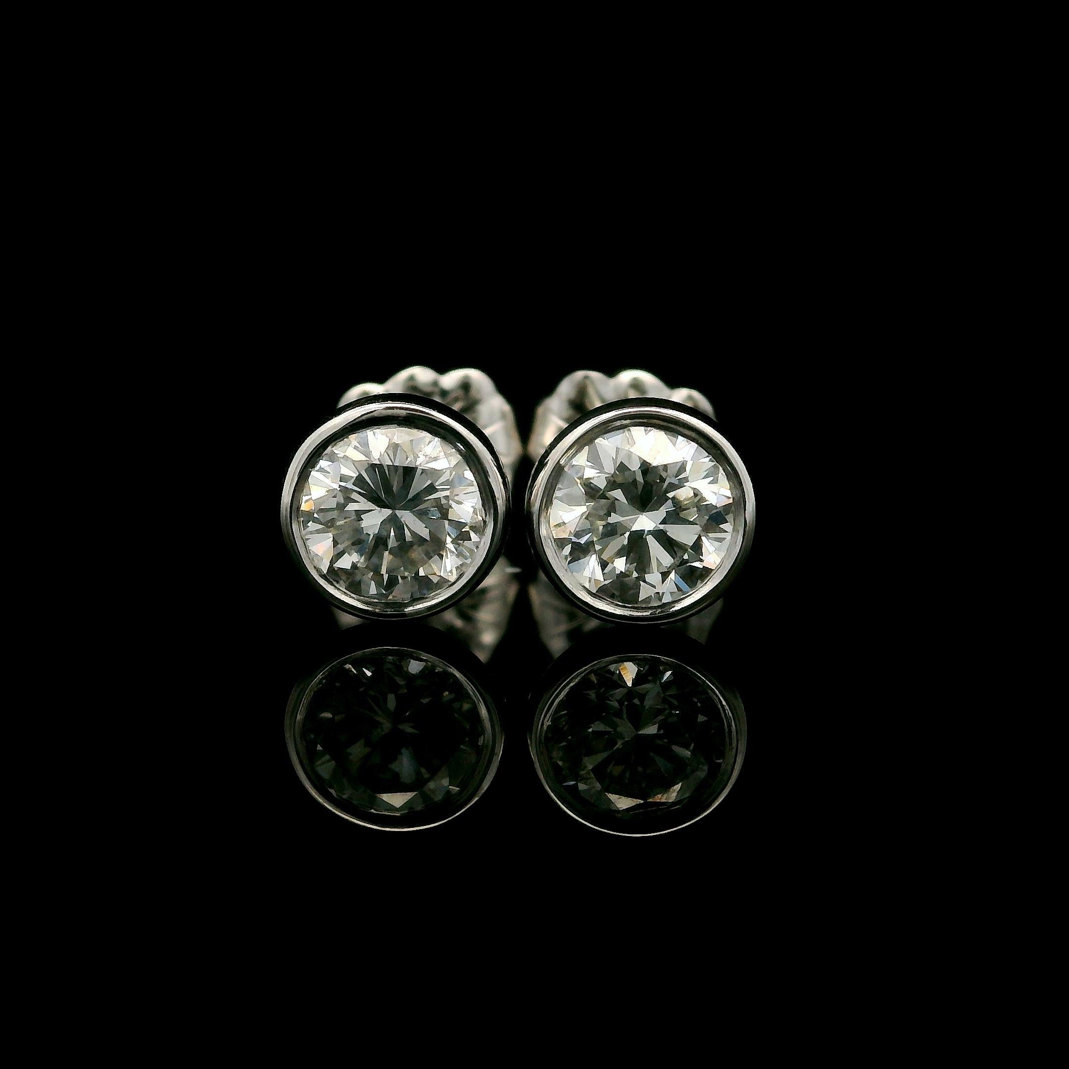Women's New 14k White Gold 1.01ctw Diamond Martini Bezel Stud Earrings For Sale