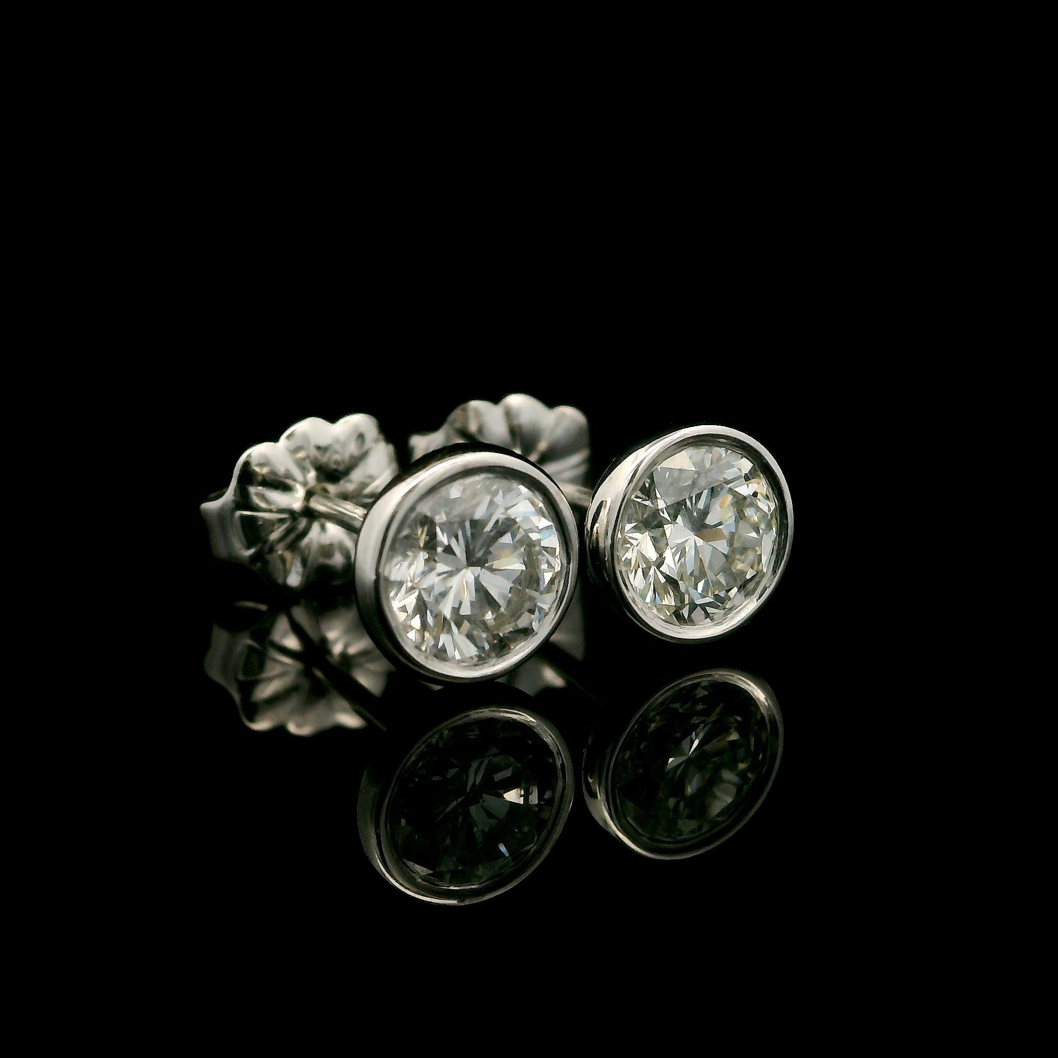 New 14k White Gold 1.01ctw Diamond Martini Bezel Stud Earrings For Sale 1