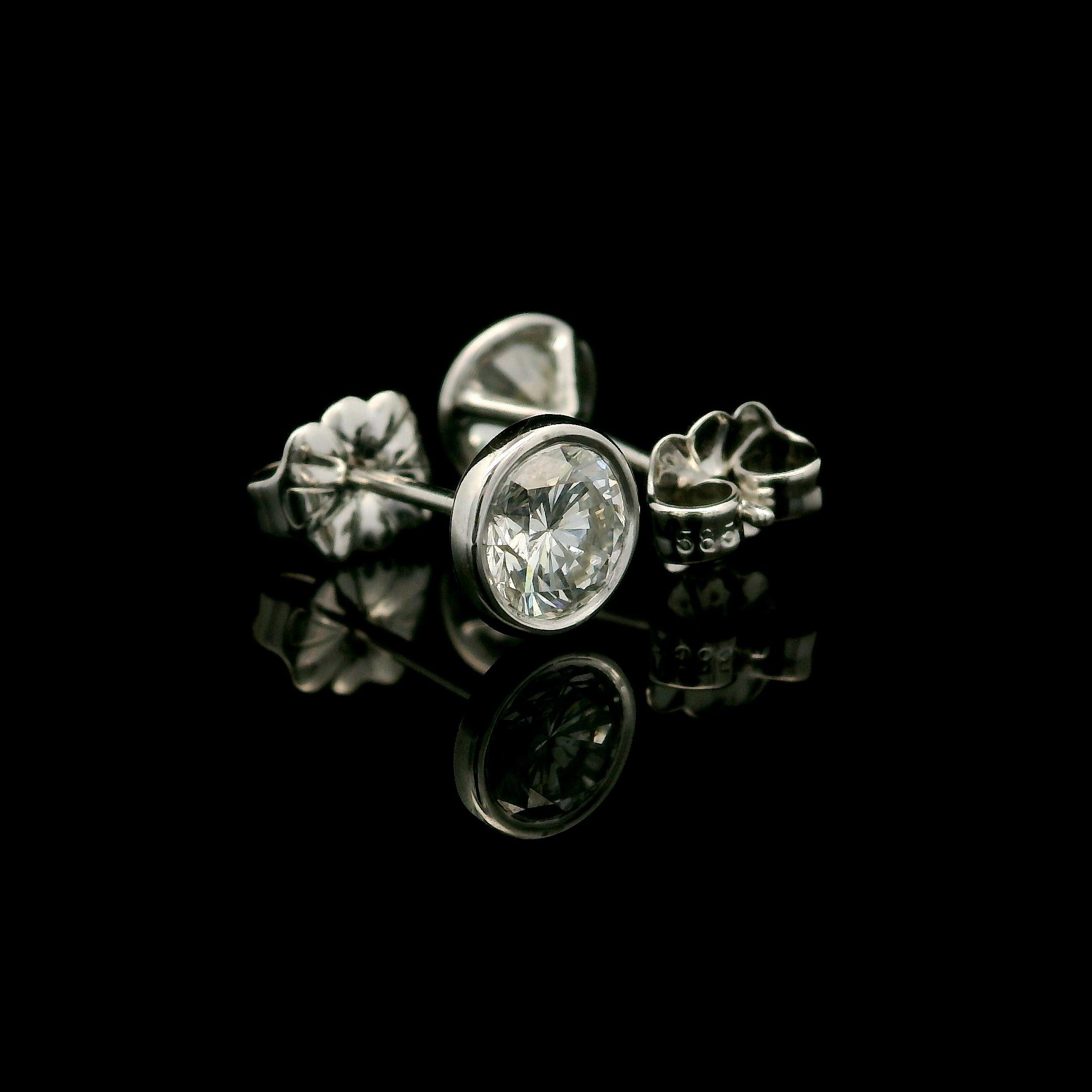 New 14k White Gold 1.01ctw Diamond Martini Bezel Stud Earrings For Sale 4