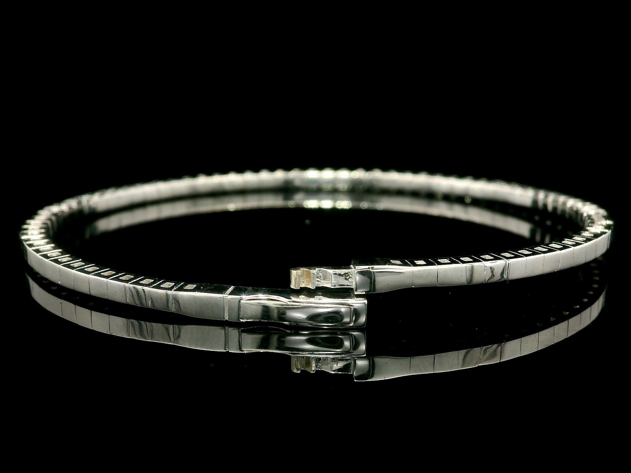 NEW 14k Weißgold 1,36ctw Diamond Flexible Armreif w / Push-Verschluss (Brillantschliff) im Angebot