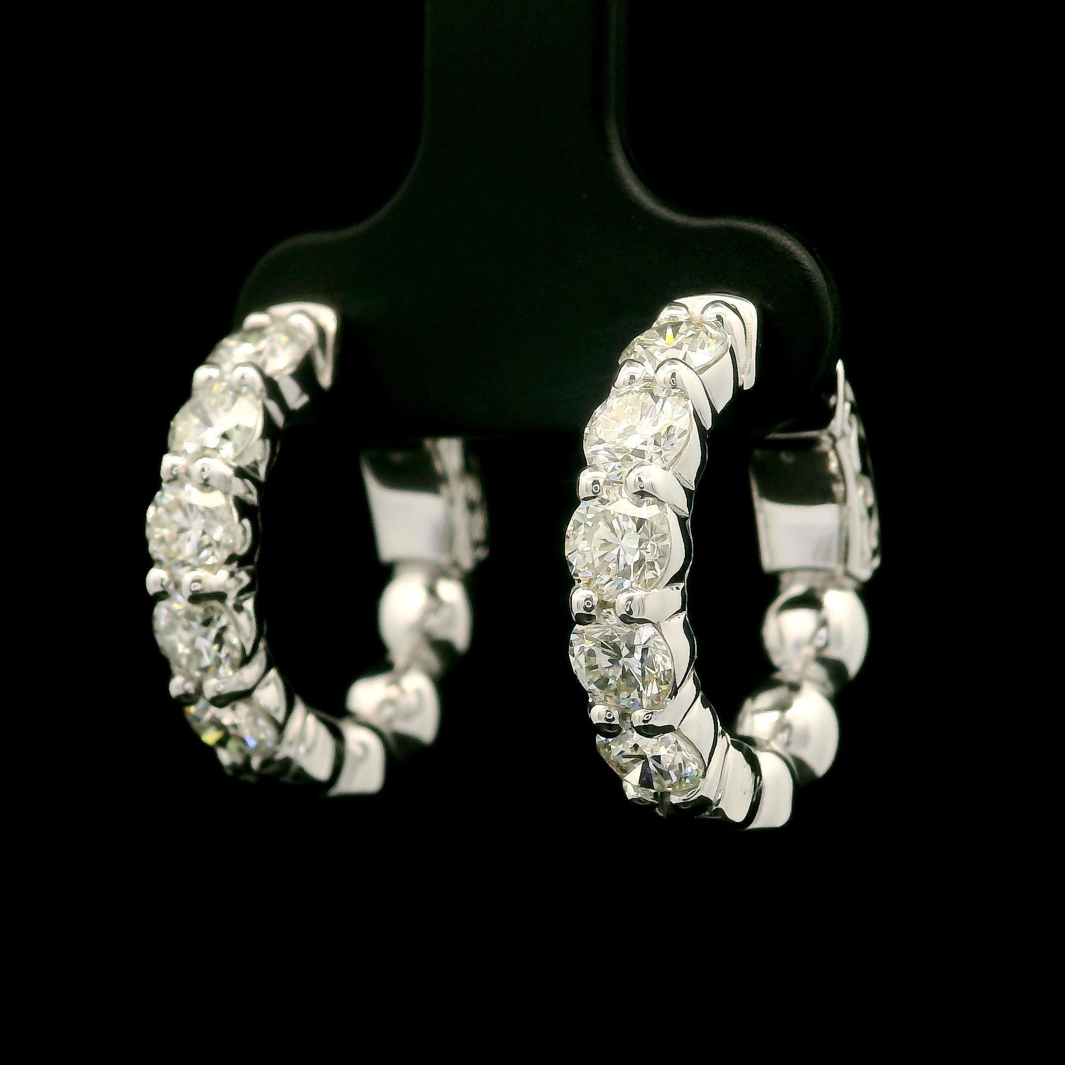 Taille brillant Boucles d'oreilles huggie en or blanc 14 carats, 2,01 ctw 10 diamants ronds brillants, neufs en vente