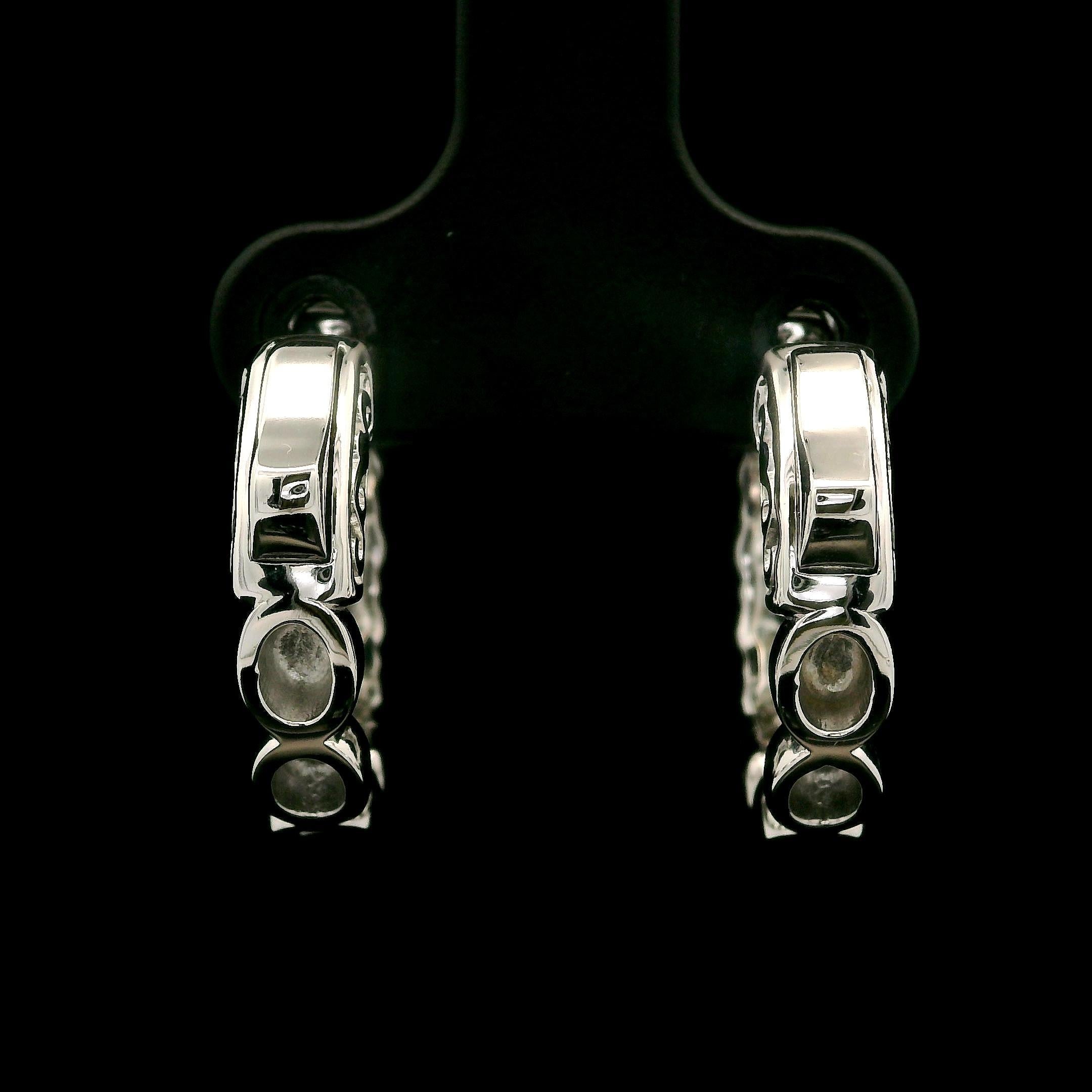 Boucles d'oreilles huggie en or blanc 14 carats, 2,01 ctw 10 diamants ronds brillants, neufs Pour femmes en vente