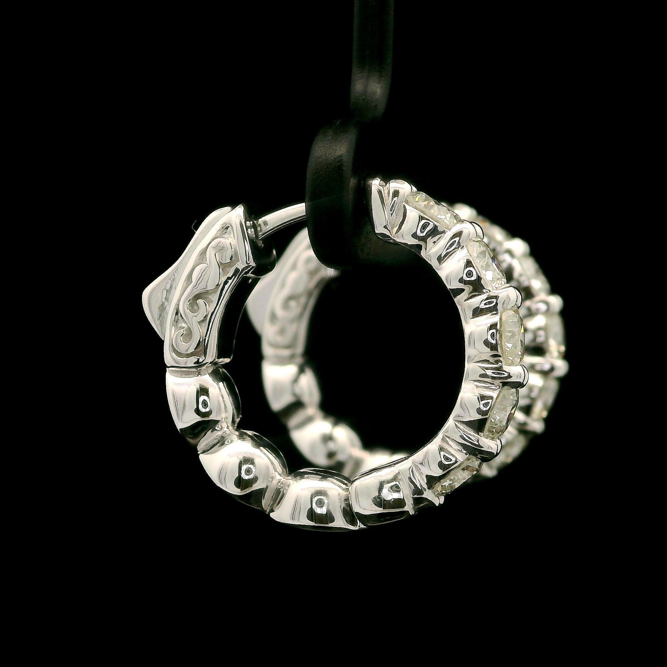 Boucles d'oreilles huggie en or blanc 14 carats, 2,01 ctw 10 diamants ronds brillants, neufs en vente 1