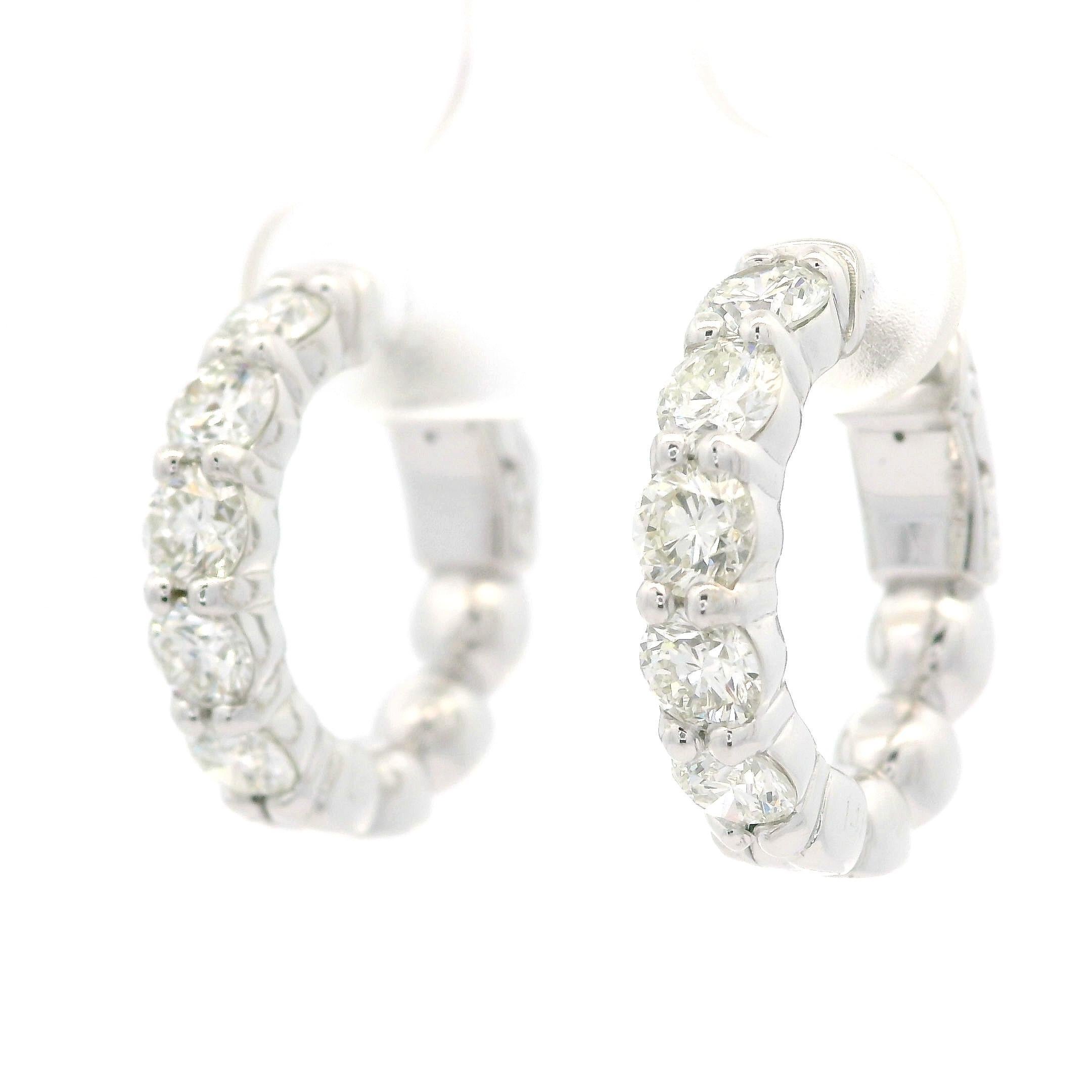 Boucles d'oreilles huggie en or blanc 14 carats, 2,01 ctw 10 diamants ronds brillants, neufs en vente 2