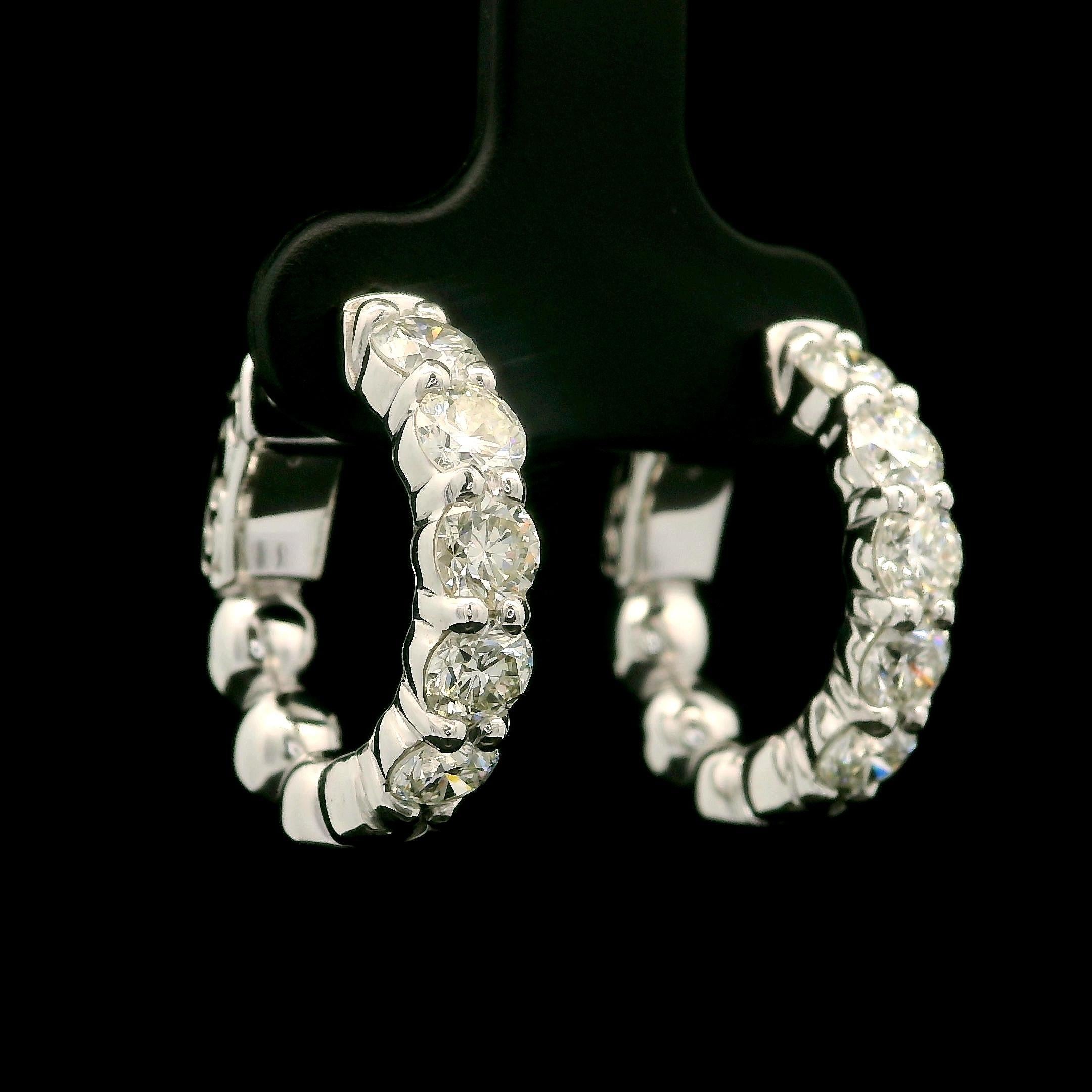 Boucles d'oreilles huggie en or blanc 14 carats, 2,01 ctw 10 diamants ronds brillants, neufs en vente 3