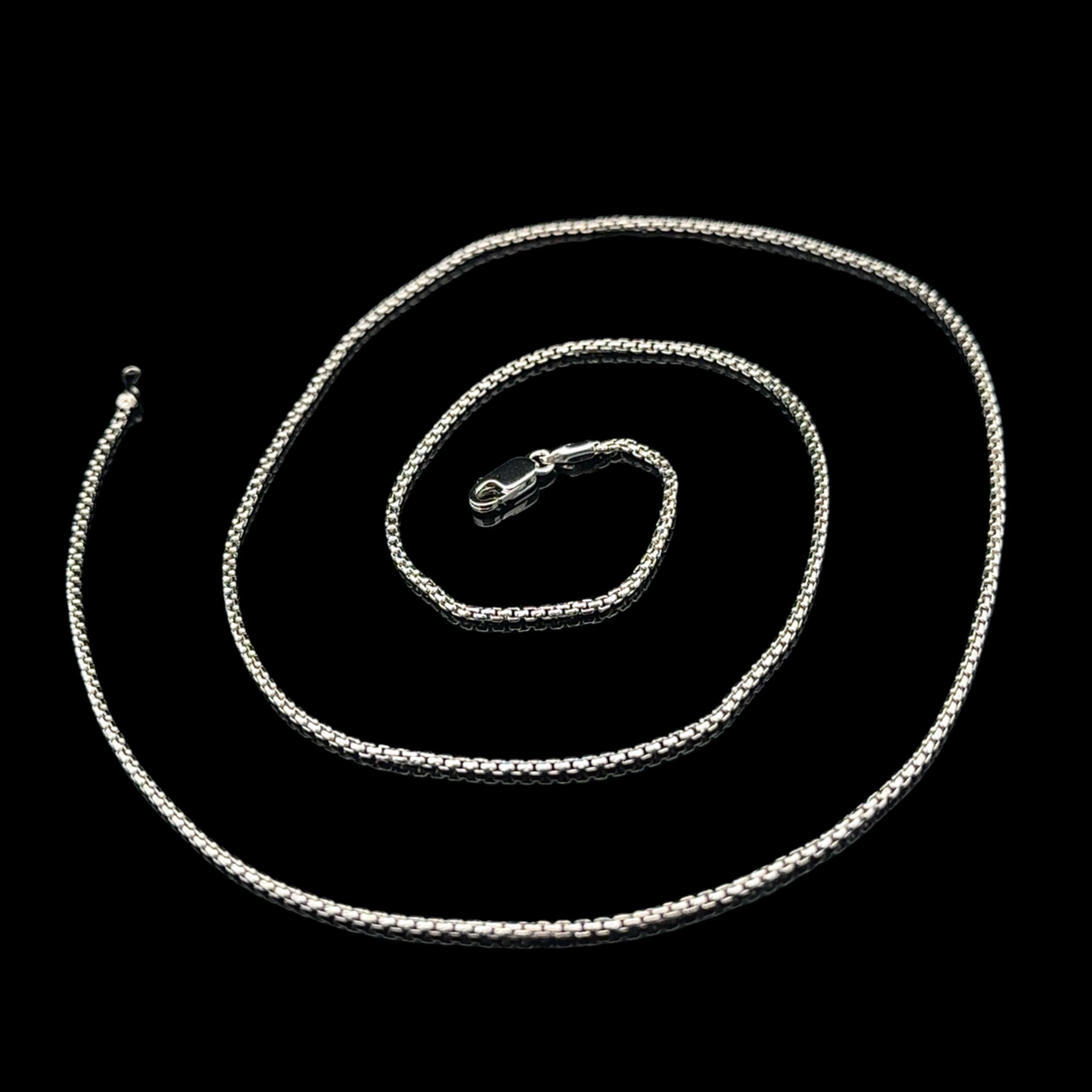 MATERIAL : Or blanc massif 14k
Poids : 5,85 grammes
Type de chaîne : 22