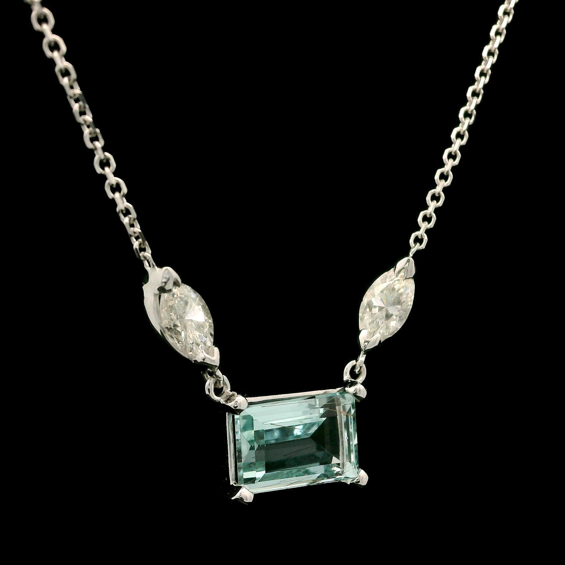 --Stein(e):--
(1) Natürlicher echter Aquamarin - Smaragd-Schliff - Prong Set - Farbe Himmelblau - 9,4x6mm - 1,83ct (genau)
(2) Echte natürliche Diamanten - Marquise-Schliff - Zinkenbesatz - Farbe G - Reinheit VS2 - 0,55ctw (genau)
Karat