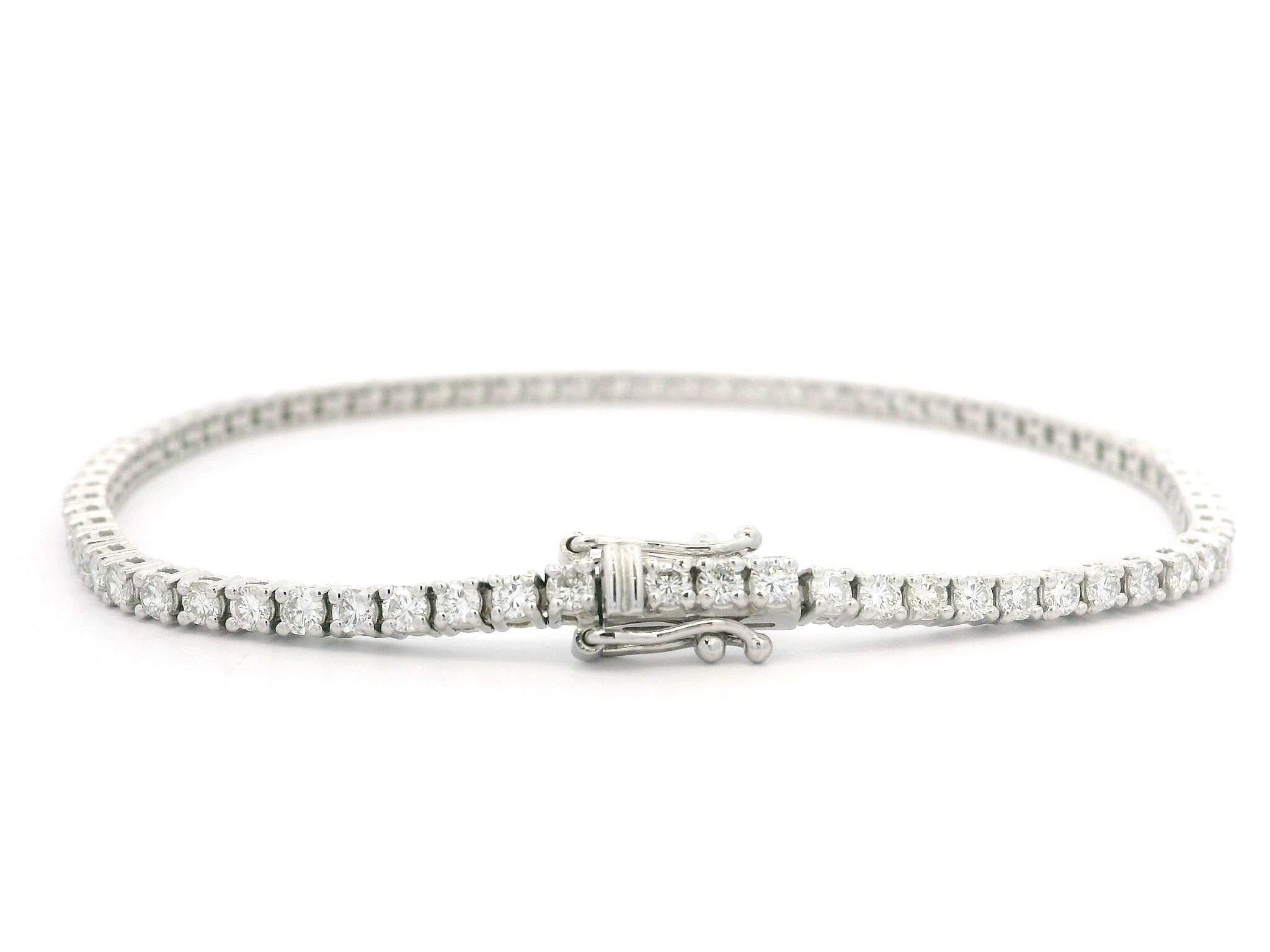 Nueva Pulsera de Tenis Línea Clásica de Oro Blanco de 14k y Diamantes de 2,60 ctw en venta 5