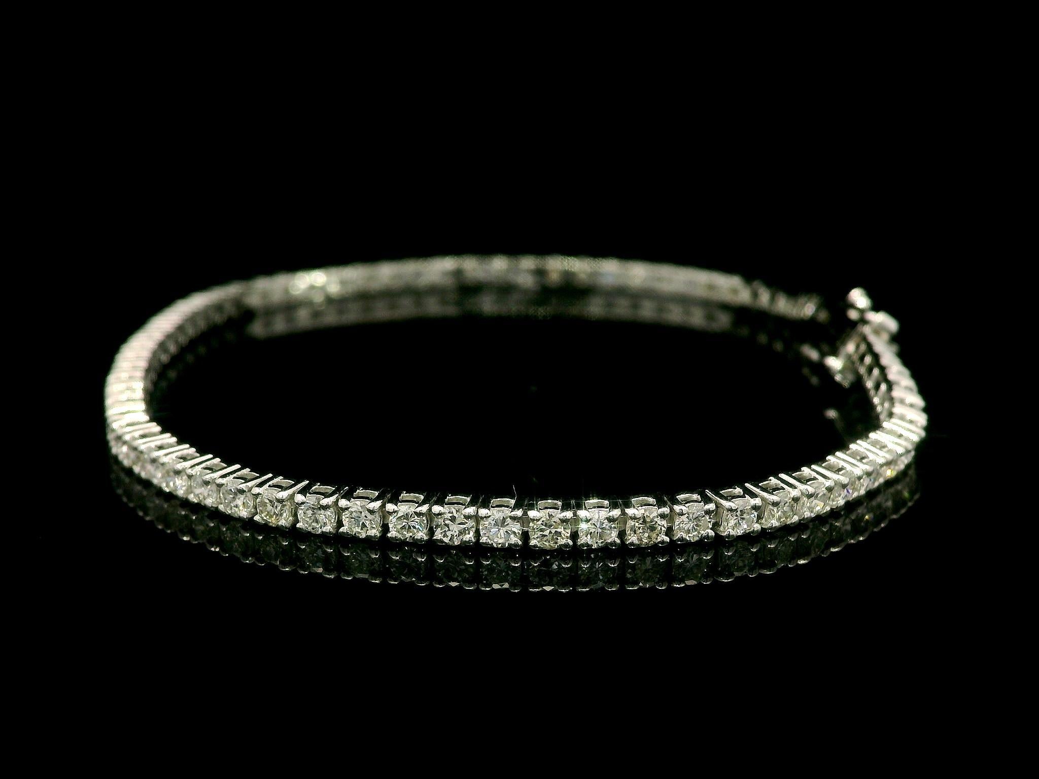 Nueva Pulsera de Tenis Línea Clásica de Oro Blanco de 14k y Diamantes de 2,60 ctw en Nuevo estado para la venta en Montclair, NJ