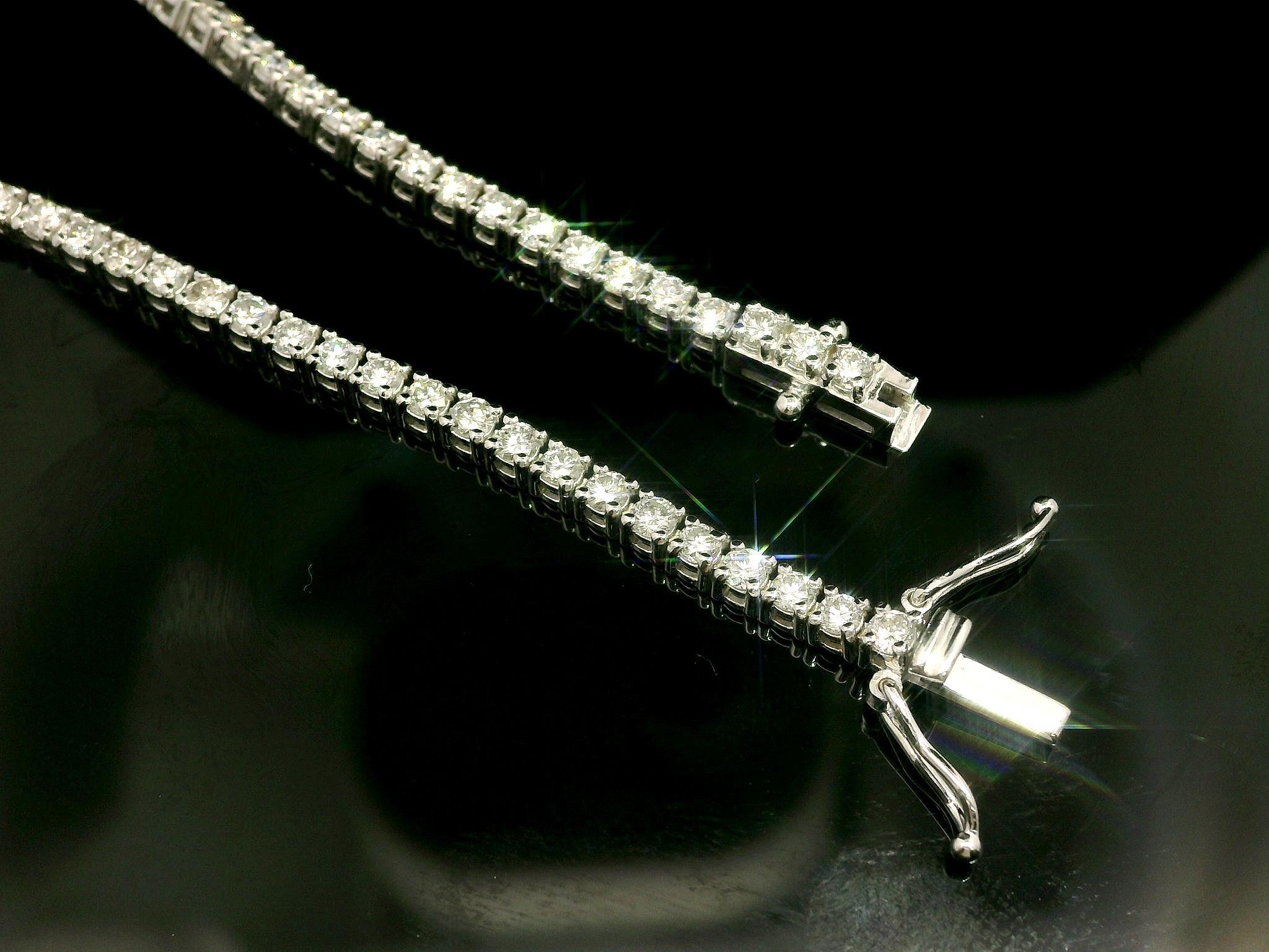 Nueva Pulsera de Tenis Línea Clásica de Oro Blanco de 14k y Diamantes de 2,60 ctw en venta 1