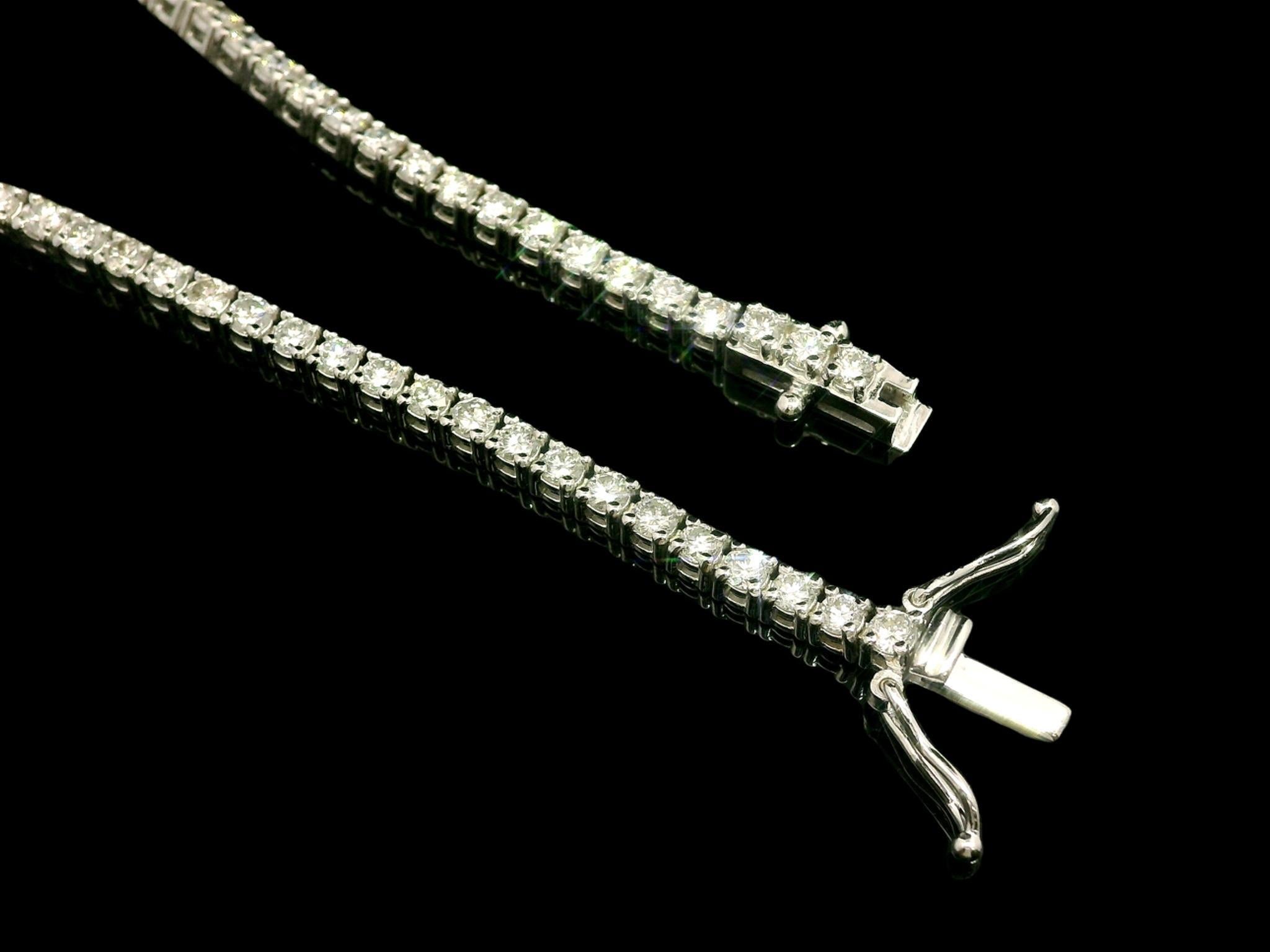 Nueva Pulsera de Tenis Línea Clásica de Oro Blanco de 14k y Diamantes de 2,60 ctw en venta 2