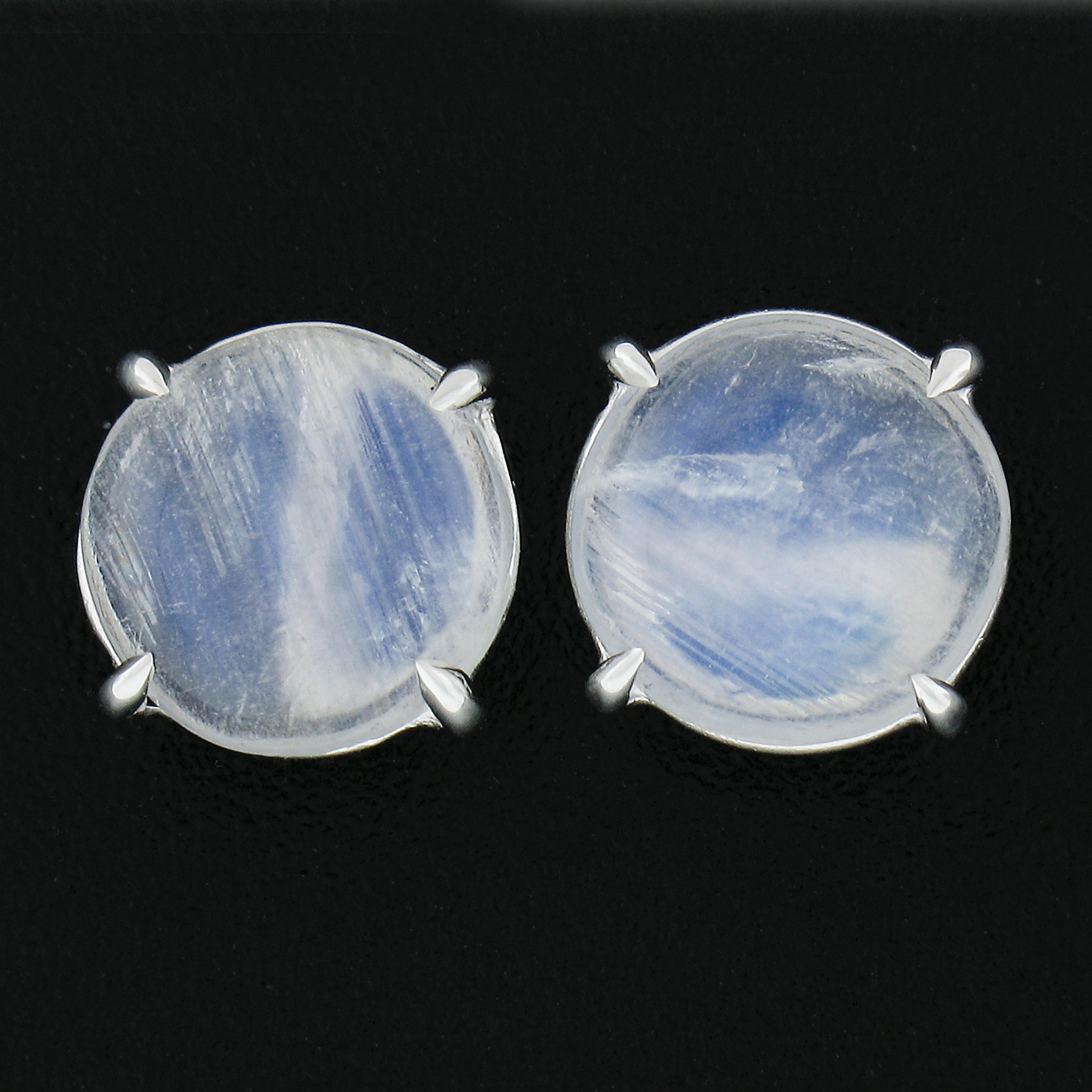 Donna Nuovi orecchini a perno in oro bianco 14K con cabochon rotondo blu da 3,54 ct. in vendita