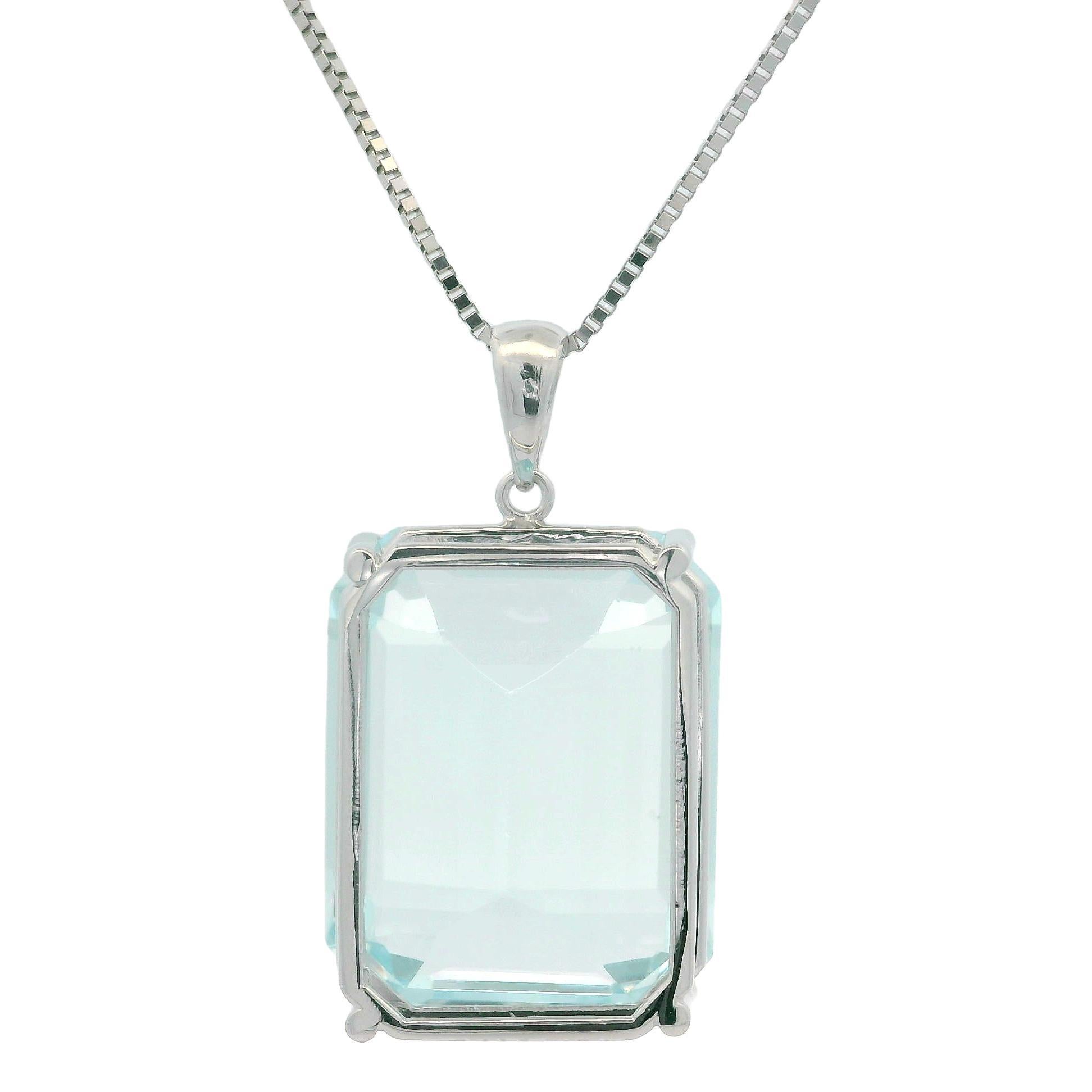 Grand pendentif en or blanc 14 carats avec topaze bleue rectangulaire de 42,79 carats sur chaîne de 20 pouces en vente 6