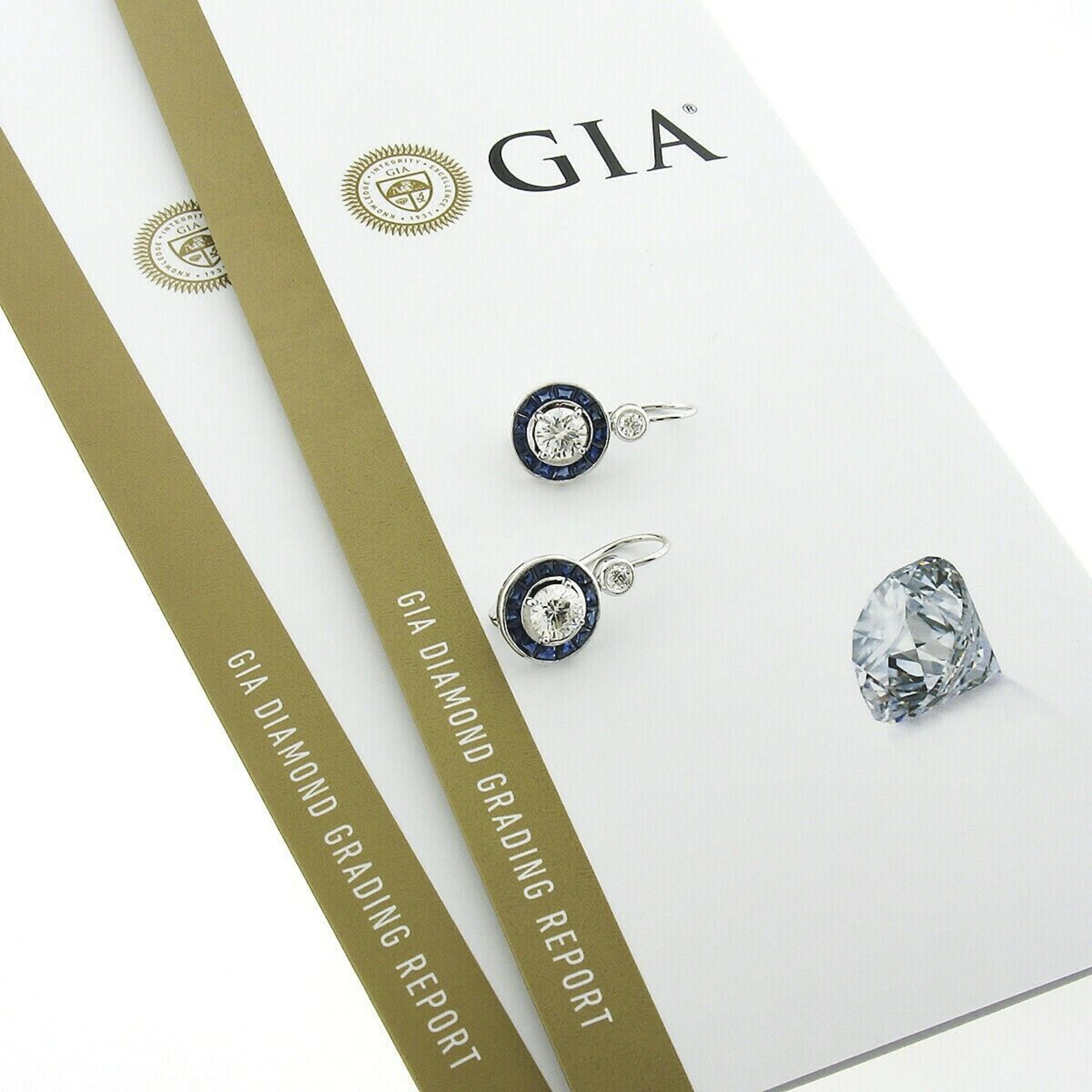 Boucles d'oreilles en goutte en or blanc 14 carats avec halo de saphirs calibrés et diamants ronds de 4,73 carats certifiés GIA en vente 1