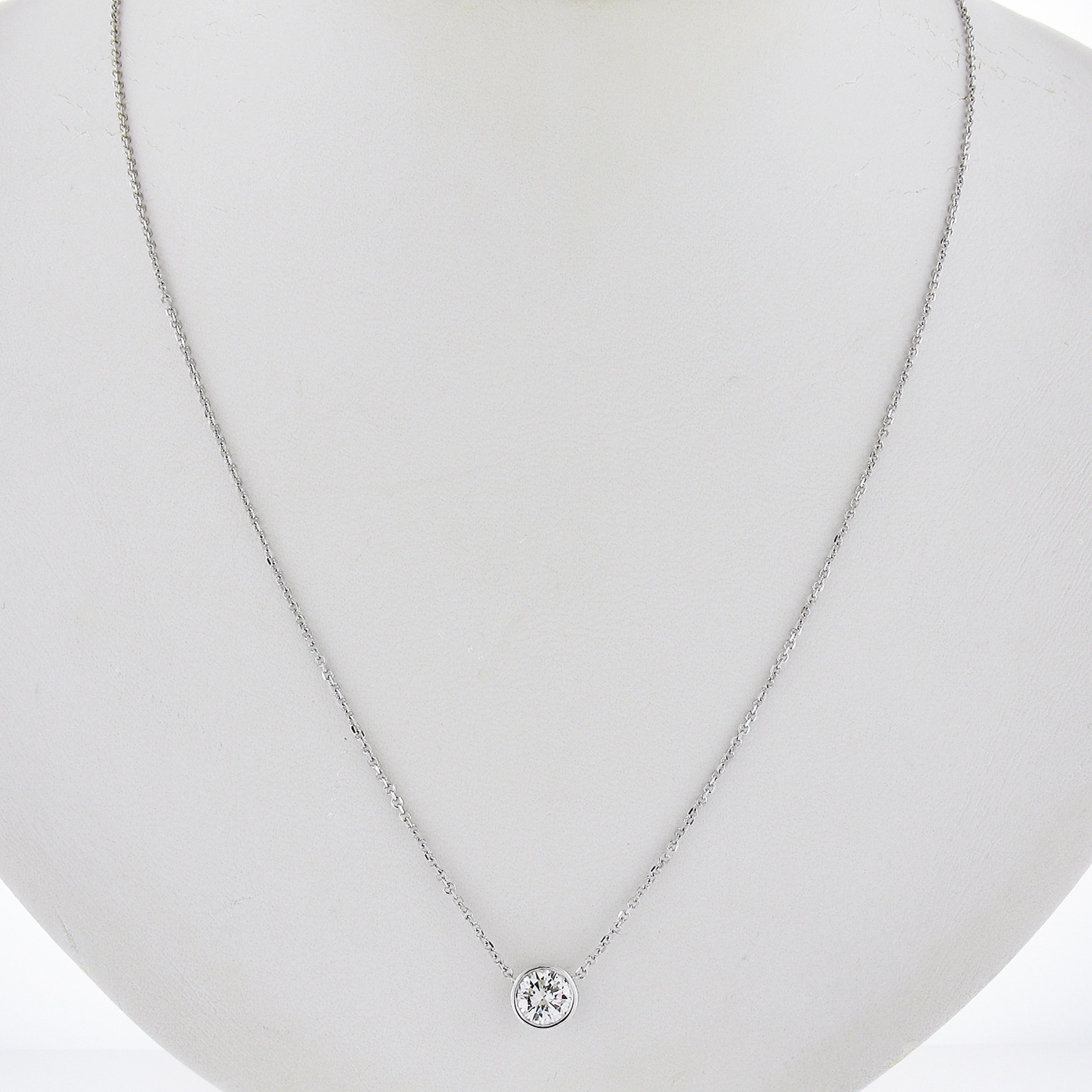 Taille ronde NOUVEAU Pendentif solitaire en or blanc 14k avec diamant rond de 0,70ct GIA et chaîne ajustable en vente