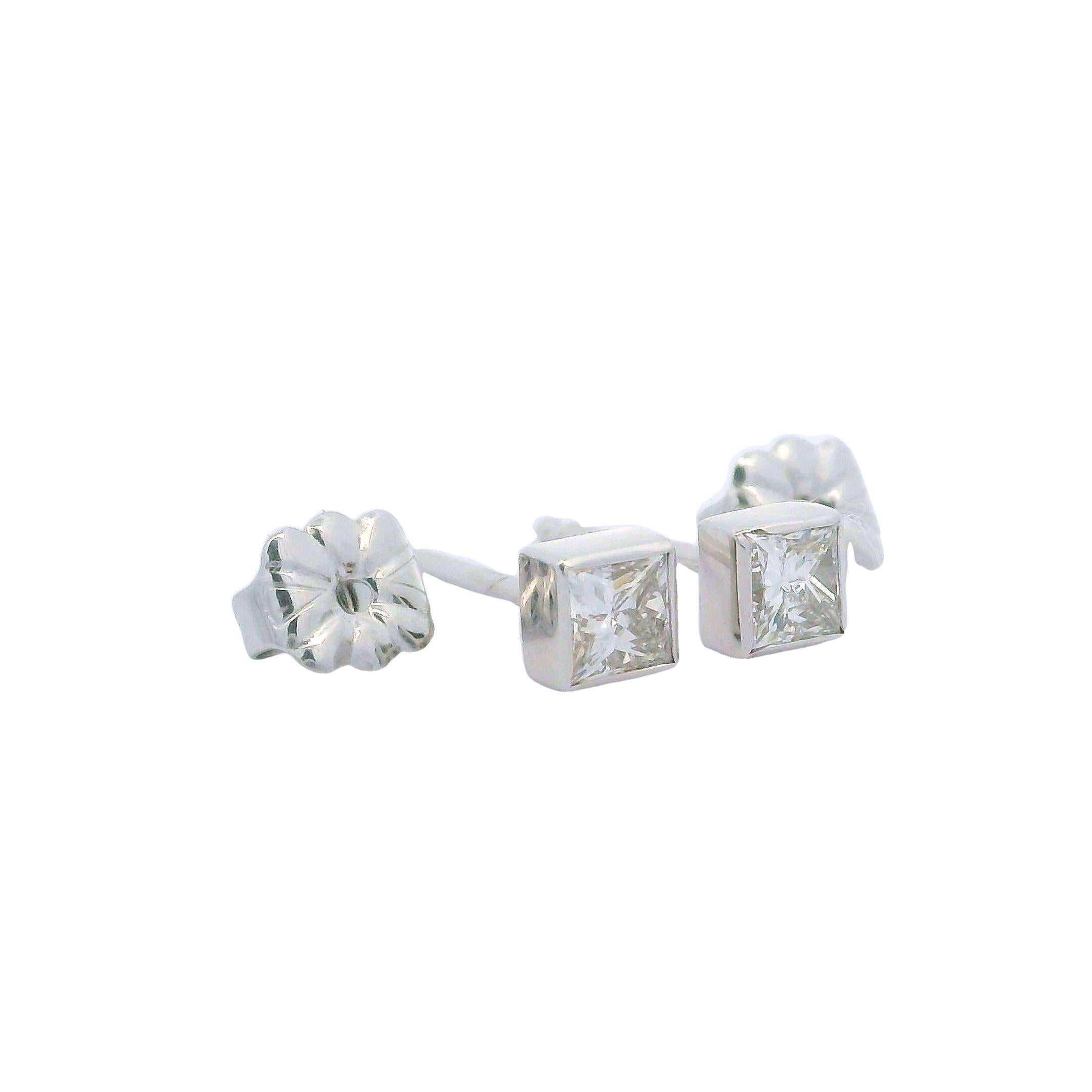 New 14k White Gold Bezel Princess Cut 0.50ctw E vs Diamond Stud Earrings In New Condition For Sale In Montclair, NJ