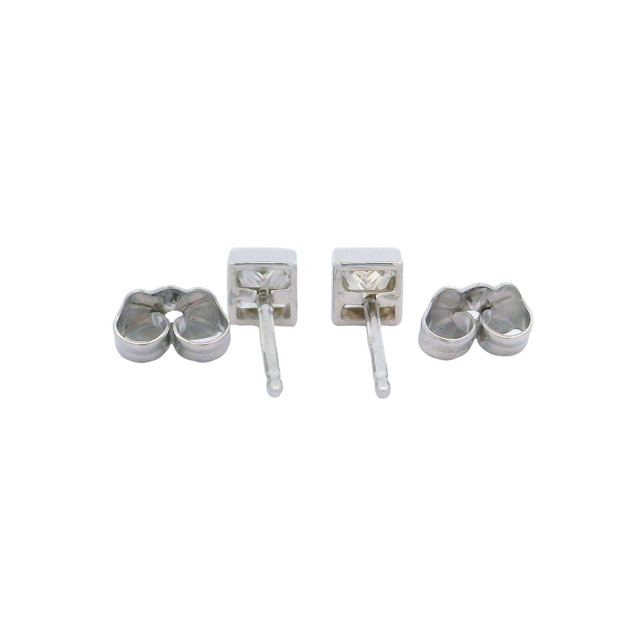 Women's New 14k White Gold Bezel Princess Cut 0.50ctw E vs Diamond Stud Earrings For Sale