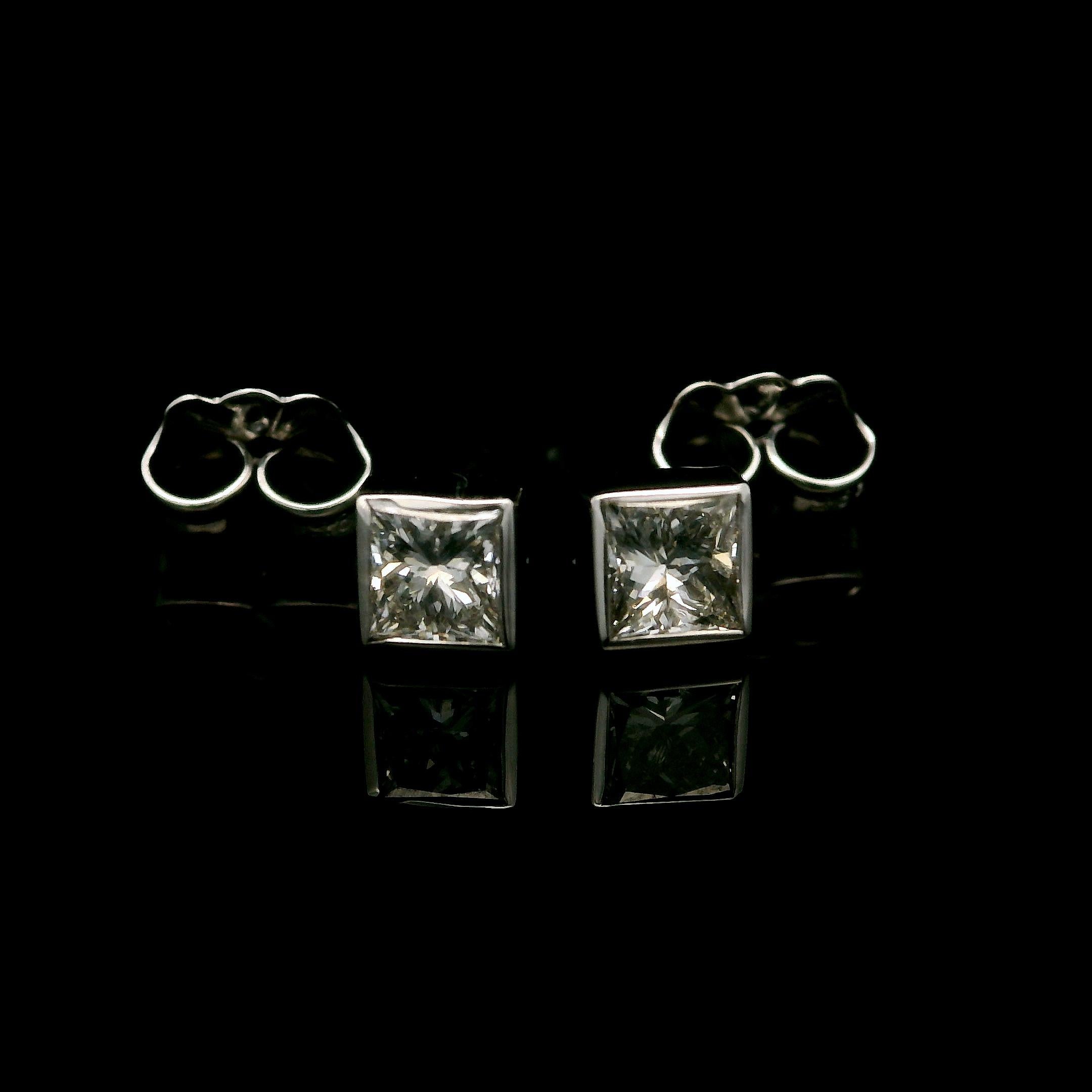 New 14k White Gold Bezel Princess Cut 0.50ctw E vs Diamond Stud Earrings For Sale 2