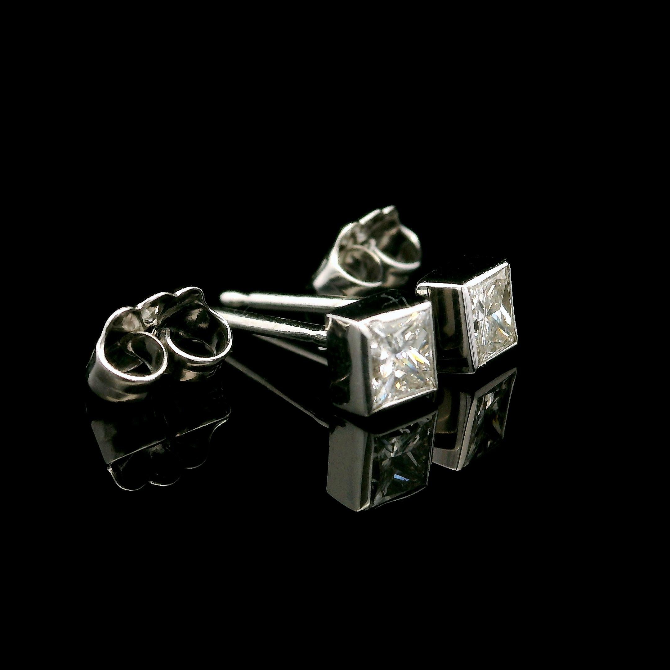 New 14k White Gold Bezel Princess Cut 0.50ctw E vs Diamond Stud Earrings For Sale 3