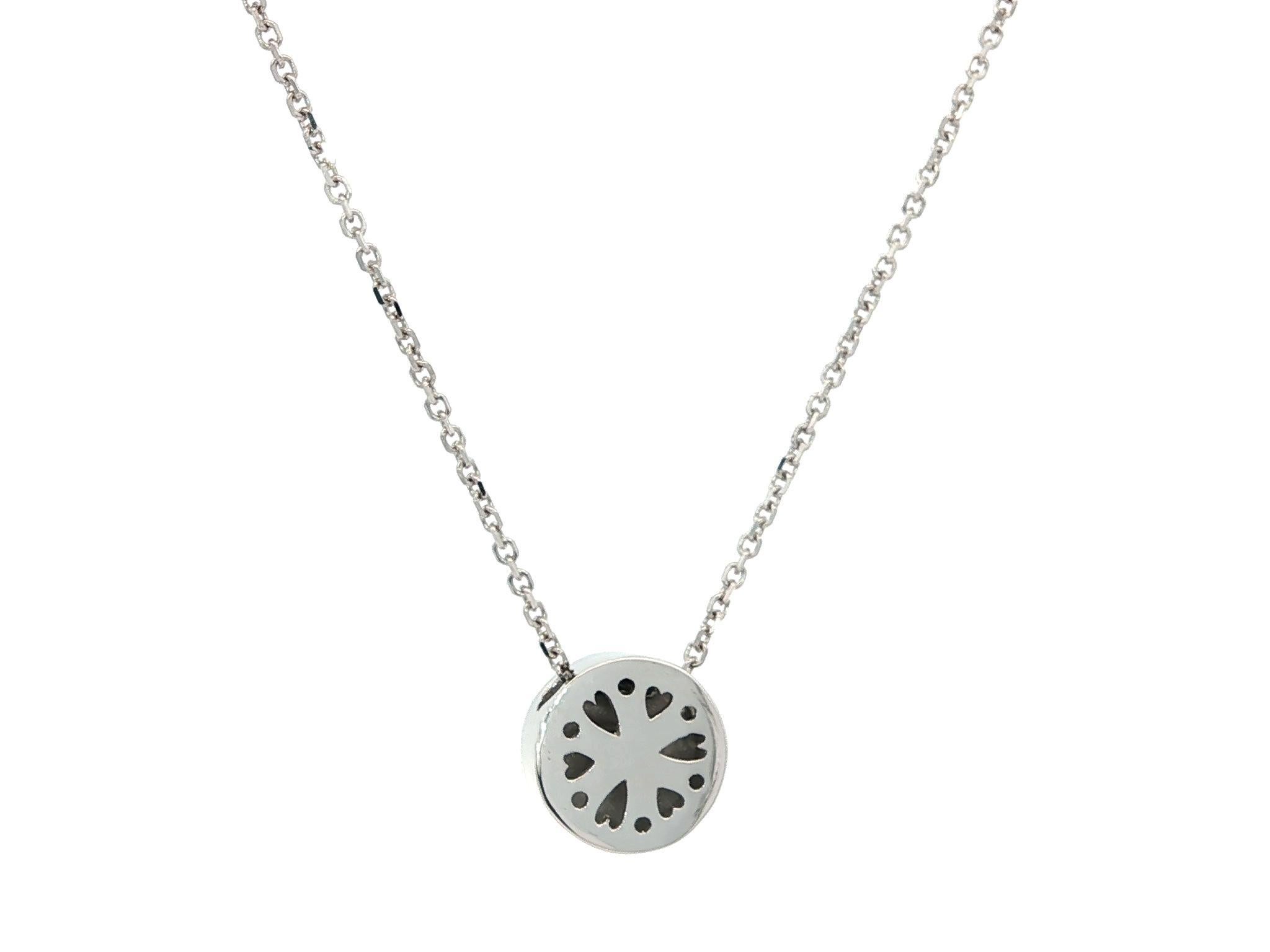 --Pierre(s) :...
(1) Diamant naturel véritable - taille ronde brillante - serti - beau diamant blanc brillant - 0.04ctw (exact)

MATERIAL : Or blanc massif 14k 
Poids : 3,6 grammes
Type de chaîne : Ajustable 16