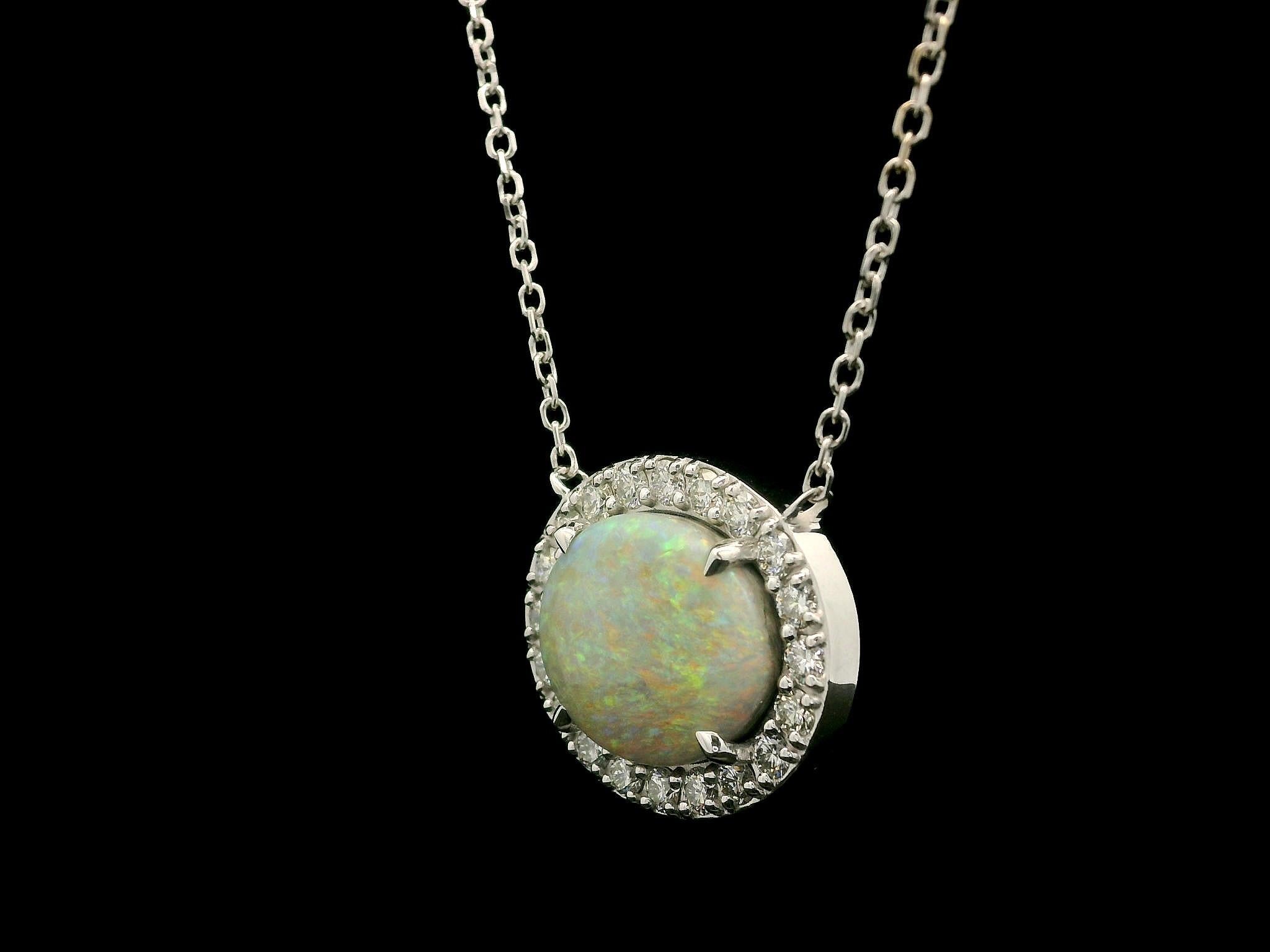 New 14k White Gold GIA 6.83ctw Opal w/ Diamond Halo Sideway Pendant Necklace en venta 6