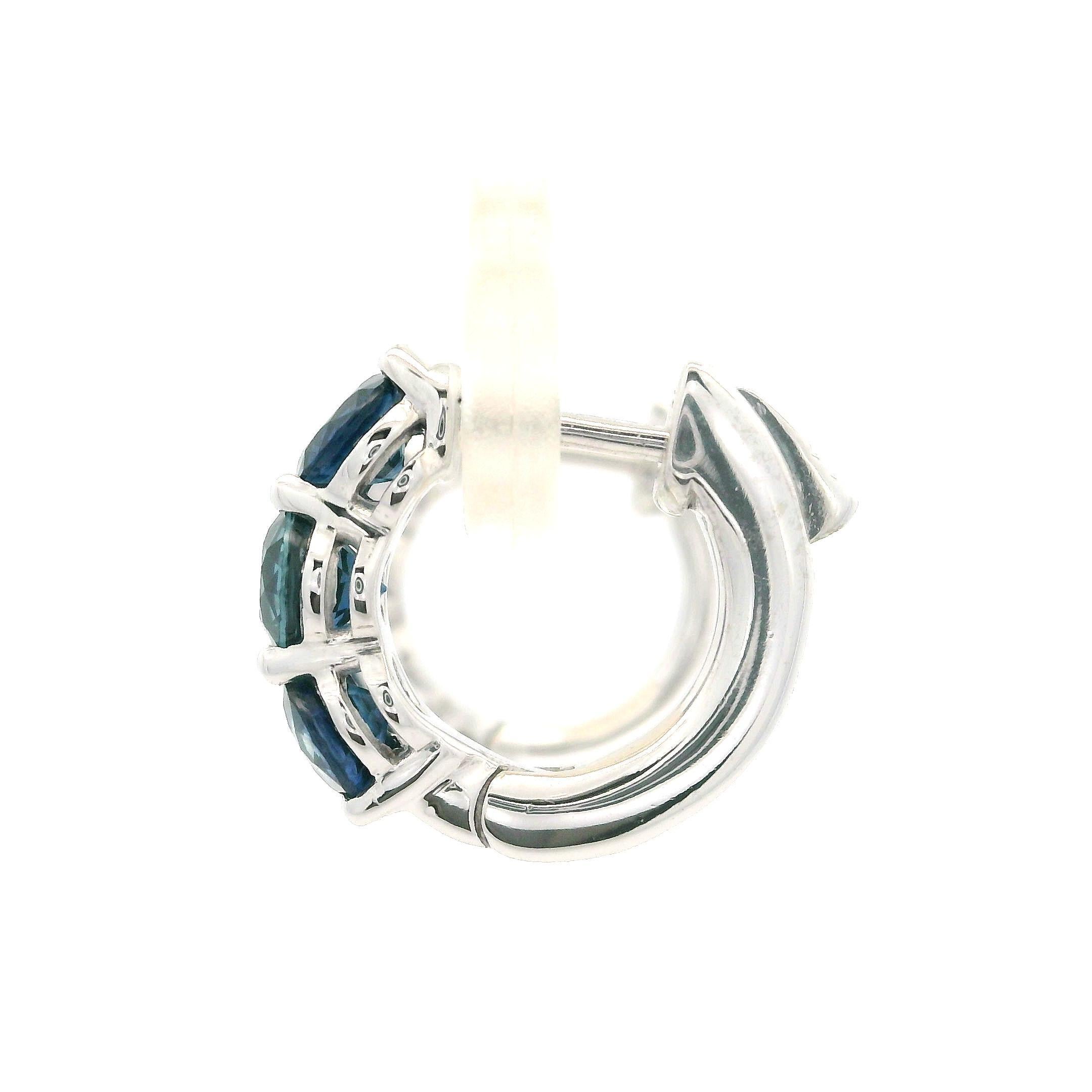 Donna New 14k White Gold High Quality 1.97ctw Sapphire Hoop Huggie Push Latch Earrings (orecchini a cerchio) in vendita
