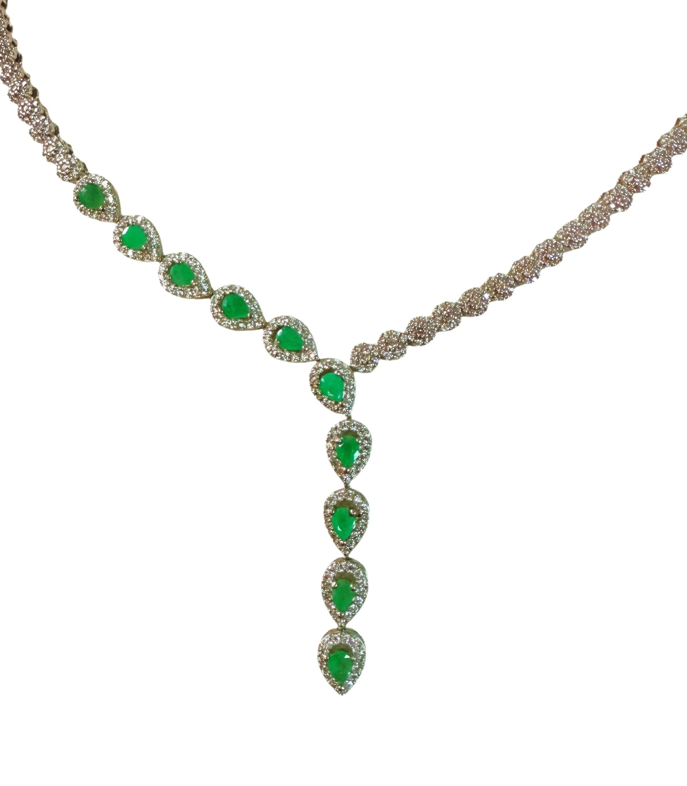 Nuevo collar de oro blanco de 14k PL de 10 piedras con esmeralda y zafiro talla diamante de ley en Excelente estado para la venta en Eagan, MN