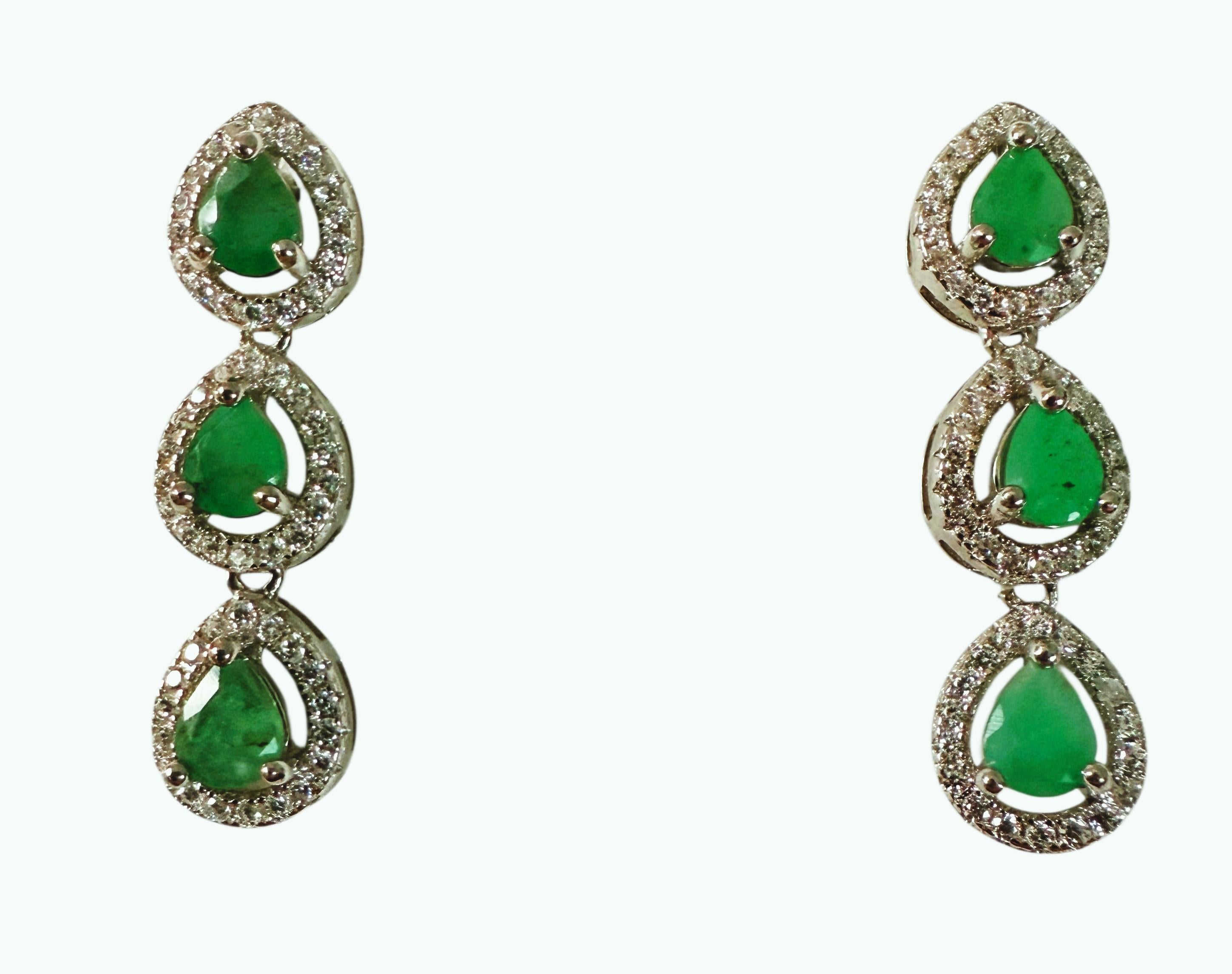 Taille poire New 14k White Gold PL 2.1 Carat Emerald & Diamond Cut Sapphire Sterling Earring en vente