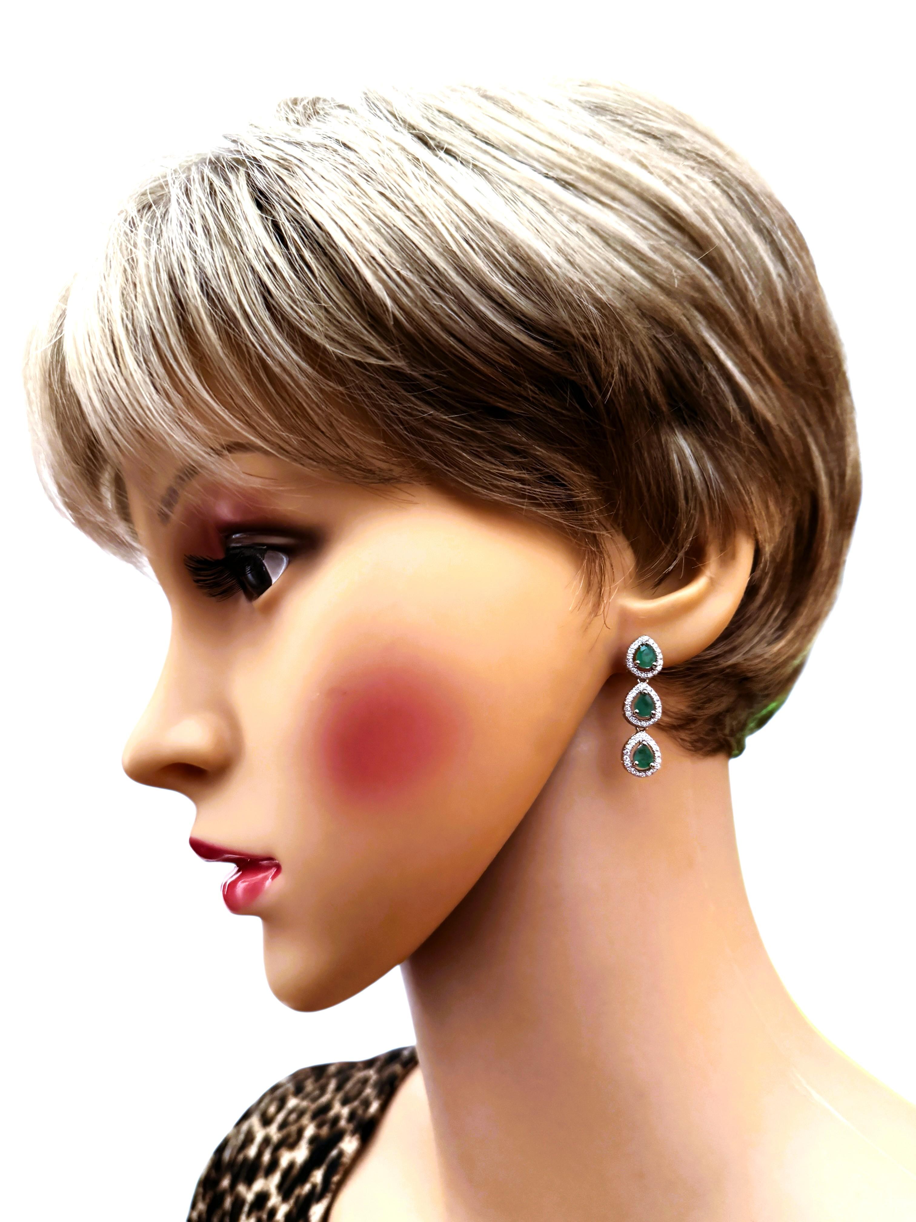 New 14k White Gold PL 2.1 Carat Emerald & Diamond Cut Sapphire Sterling Earring Excellent état - En vente à Eagan, MN