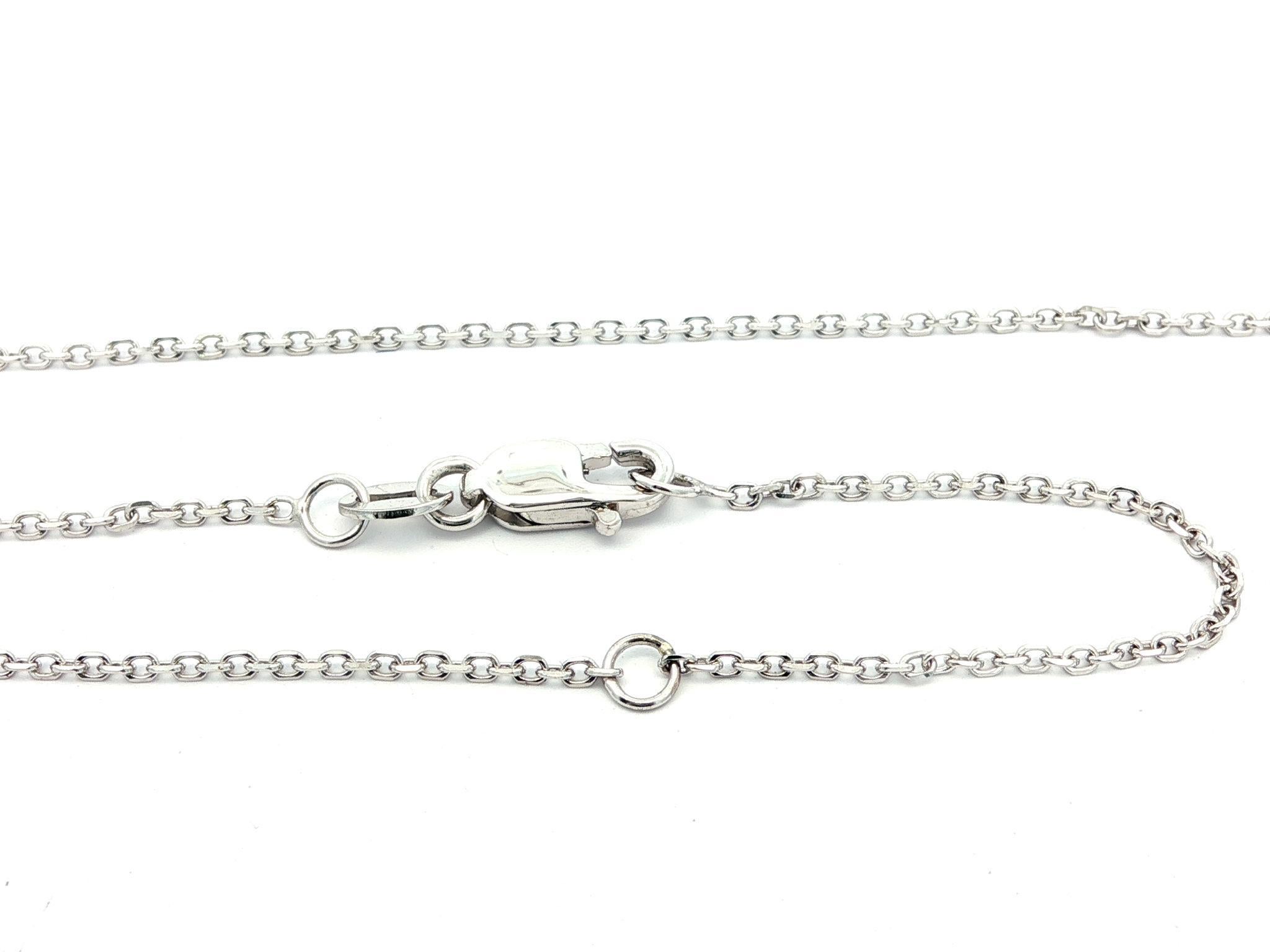 --Pierre(s) :...
(1) Saphir véritable naturel - taille ronde et brillante - serti - belle couleur bleue riche - 0.05ctw (exact)

MATERIAL : Or blanc massif 14k 
Poids : 3.7 grammes
Type de chaîne : Ajustable 16