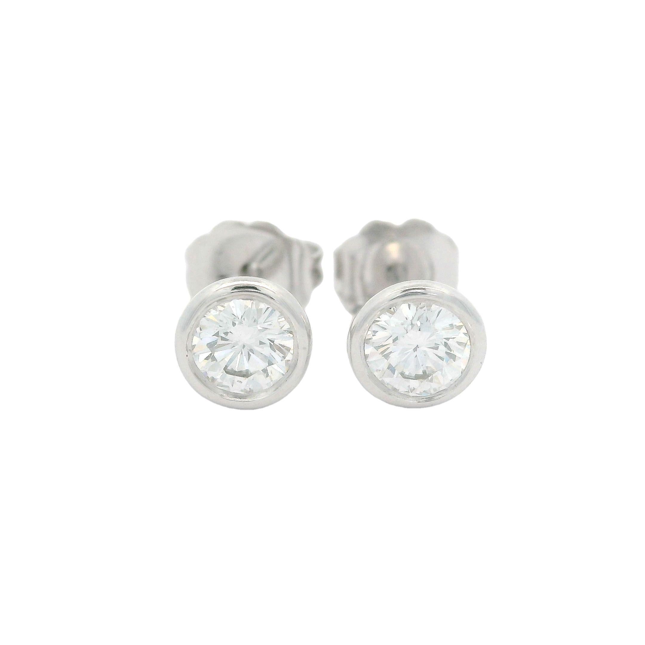 Women's New 14k White Gold VS F 0.53ctw Round Bezel Martini Diamond Stud Earrings For Sale