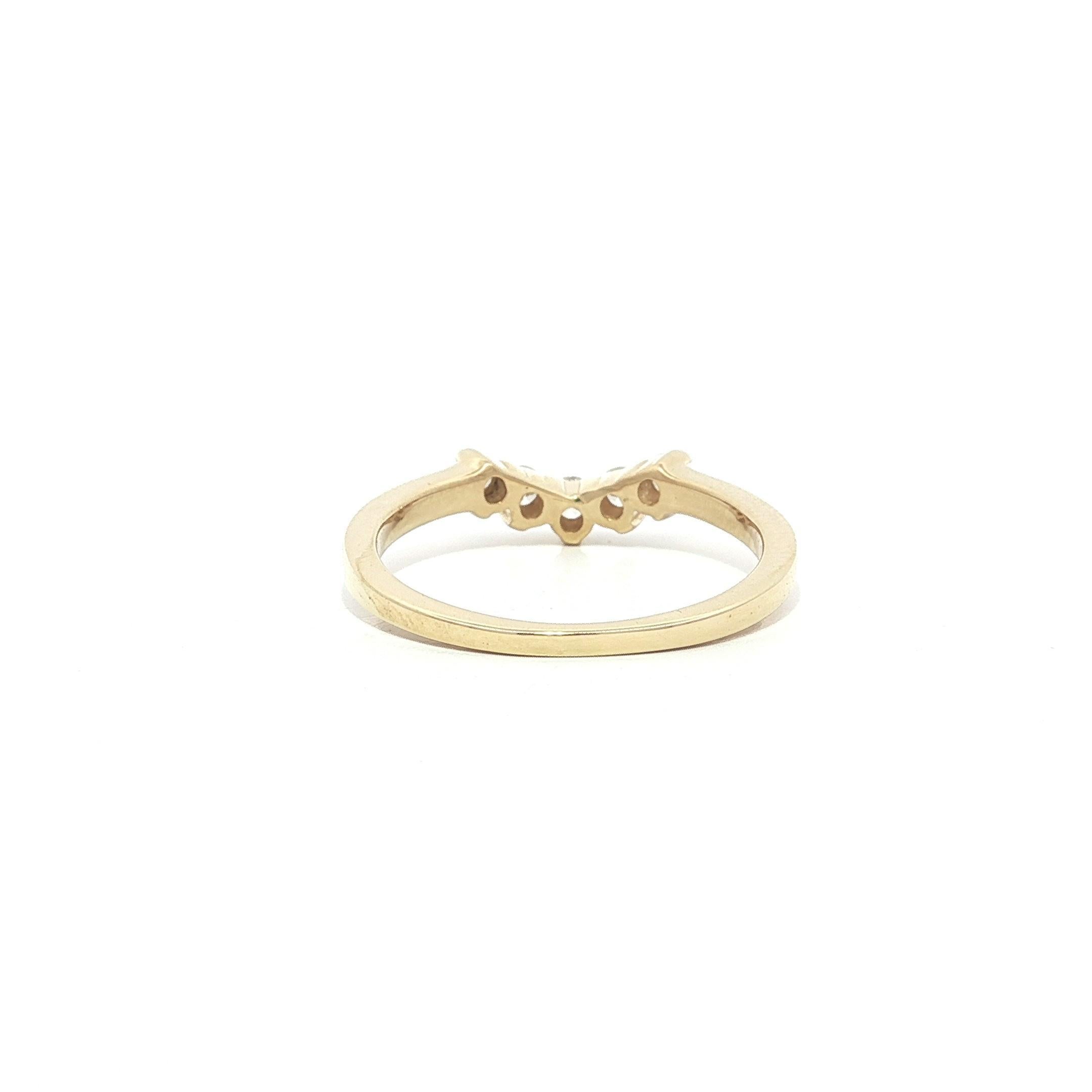 Taglio brillante New 14k Yellow Gold 0.25ct Round Diamond U Shaped Curved Stack Wedding Band Ring (anello nuziale a forma di U) in vendita