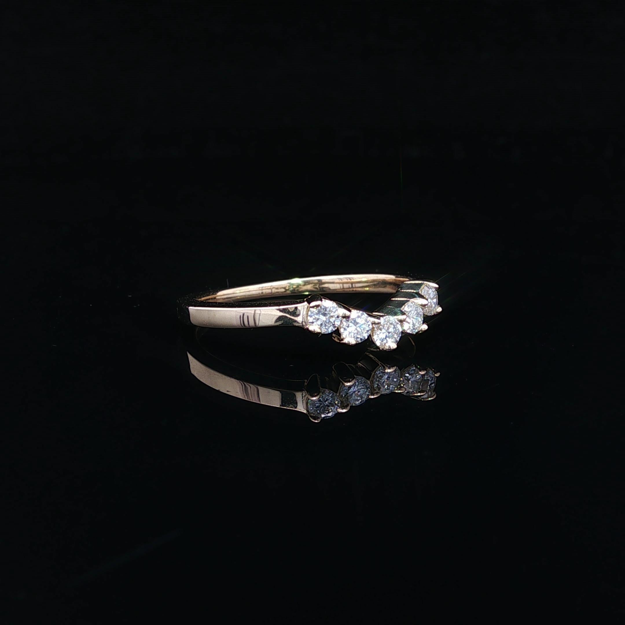 Donna New 14k Yellow Gold 0.25ct Round Diamond U Shaped Curved Stack Wedding Band Ring (anello nuziale a forma di U) in vendita