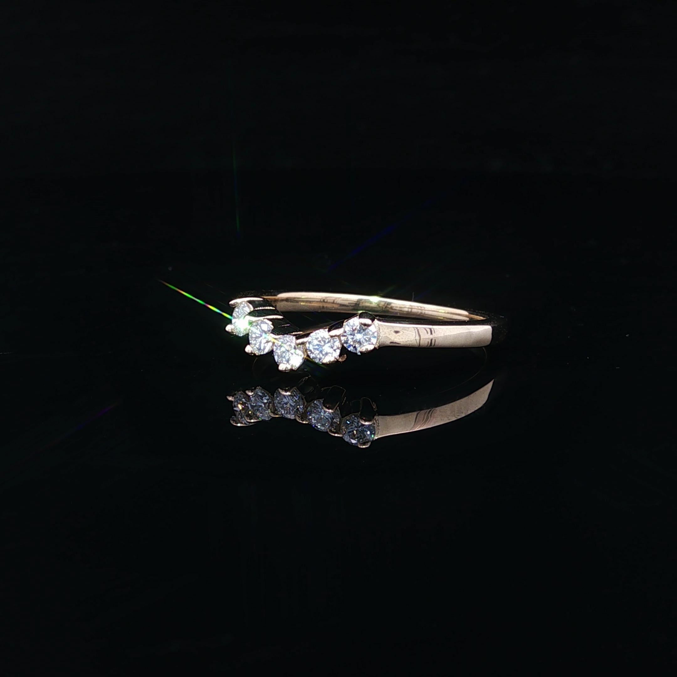 New 14k Yellow Gold 0.25ct Round Diamond U Shaped Curved Stack Wedding Band Ring (anello nuziale a forma di U) in vendita 1