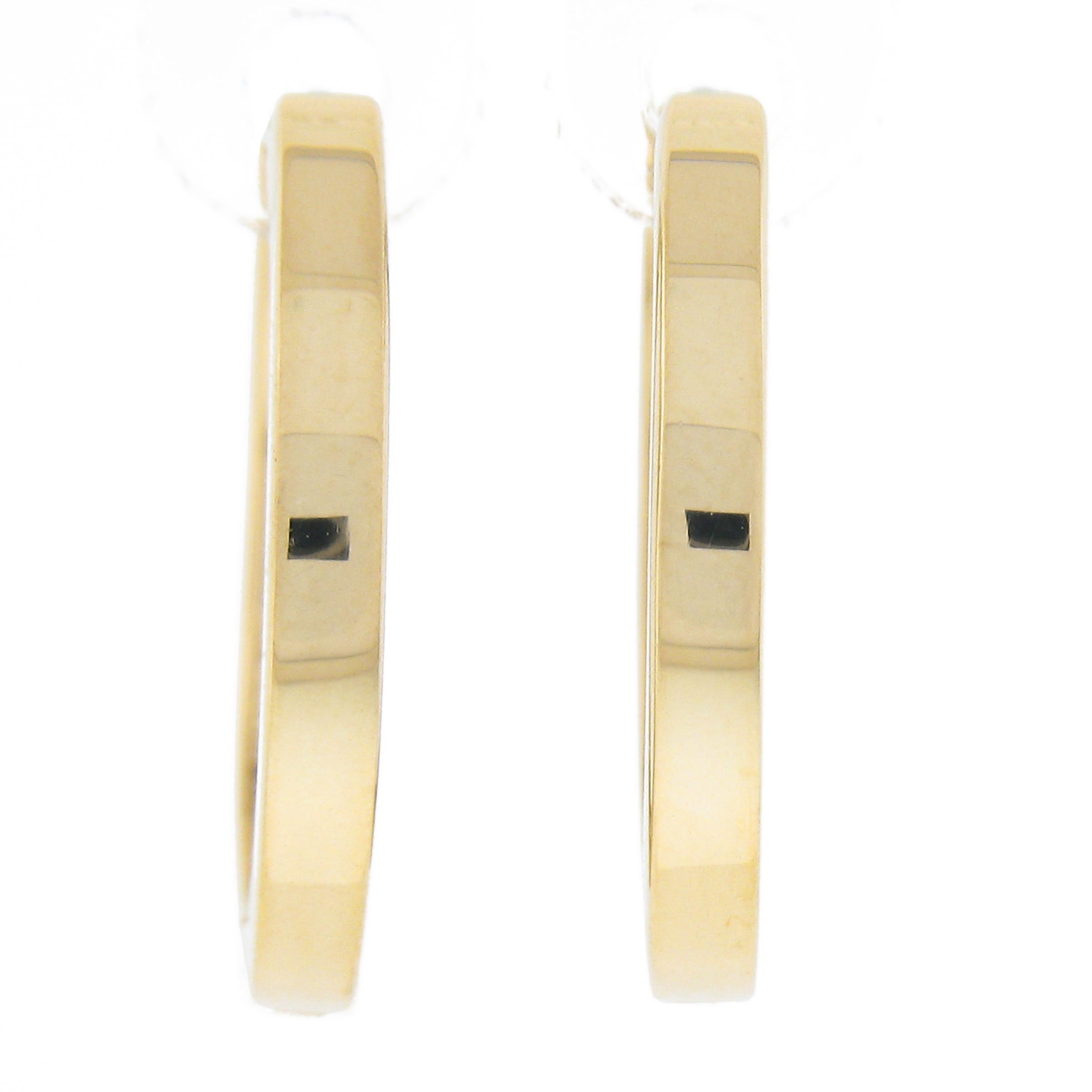 Taglio rotondo NUOVO Oro giallo 14k 0,32ctw Diamante rotondo 16,2mm Chiusura a scatto Orecchini Huggie Hoop in vendita