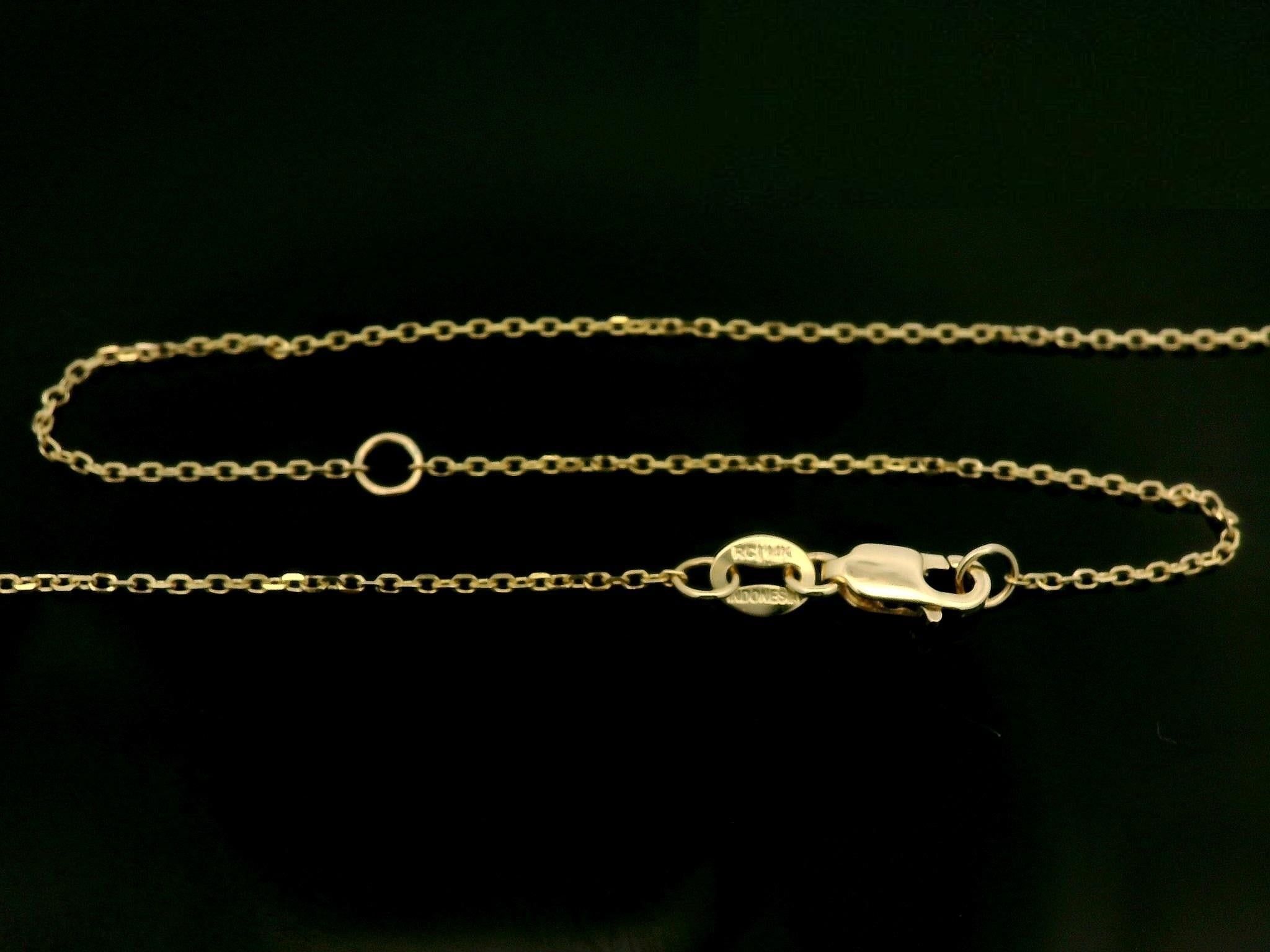 --Stein(e):--
(1) Natürlicher echter Diamant - Runder Brillantschliff - Zackenfassung - Farbe J - Reinheit I1 - 0,51ct (genau) 
Karat Gesamtgewicht: 0,51 (genau)

MATERIAL: Massives 14k Gelbgold
Gewicht: 1.43 Gramm
Kettentyp: 0,4 mm