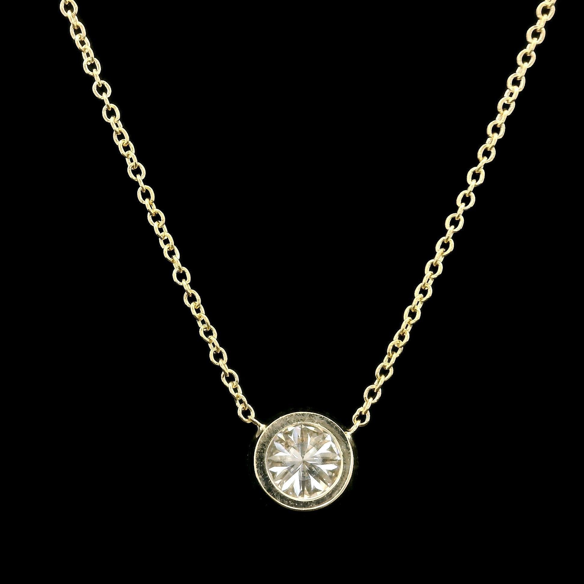--Pierre(s) :...
(1) Diamant naturel authentique - taille ronde brillante - serti - couleur G - pureté SI1 - 0,54ct (exact) 
Poids total en carats : 0,54 (exact)

MATERIAL : Or jaune 14k massif
Poids : 1,7 grammes
Type de chaîne : Maillon de câble