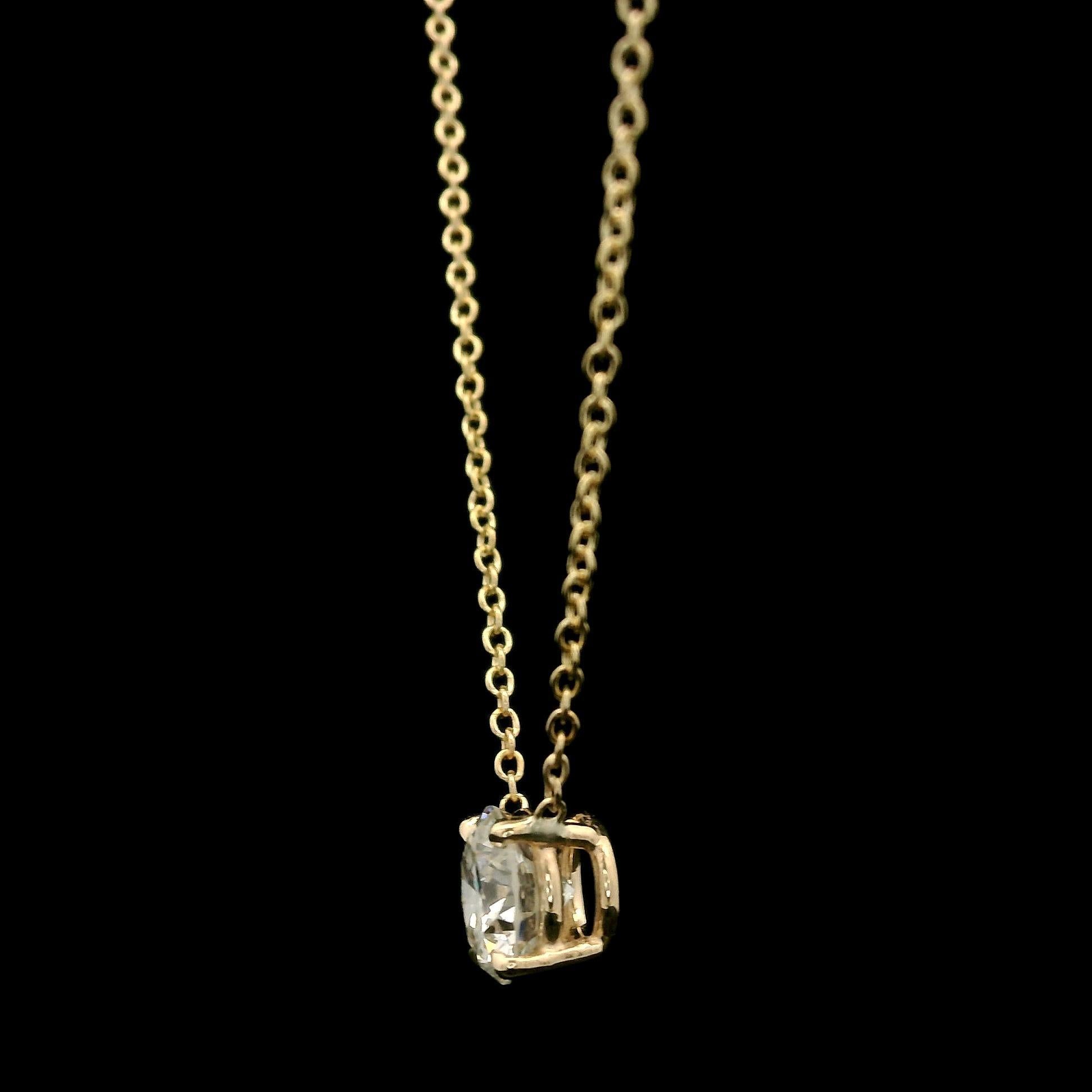 Taille brillant Chaîne collier solitaire en or jaune 14 carats avec diamants ronds de 0,64 carat en vente