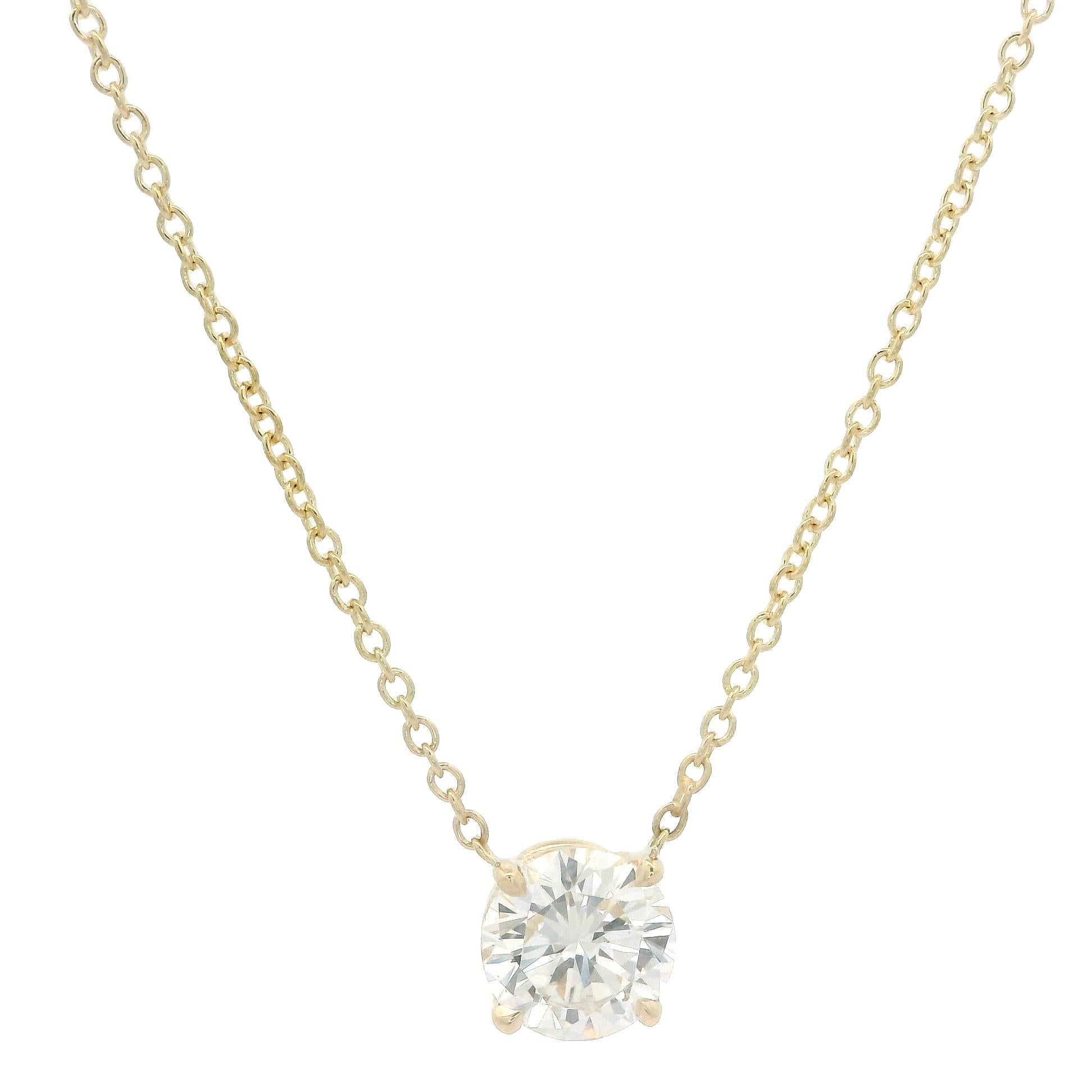 Chaîne collier solitaire en or jaune 14 carats avec diamants ronds de 0,64 carat Pour femmes en vente