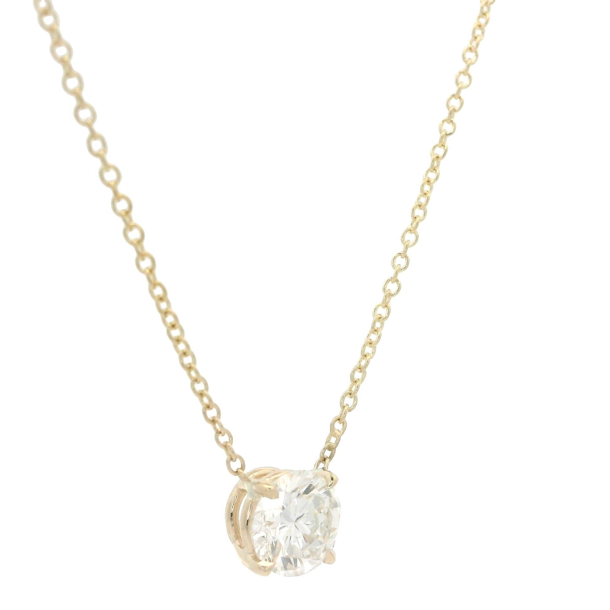 Chaîne collier solitaire en or jaune 14 carats avec diamants ronds de 0,64 carat en vente 1