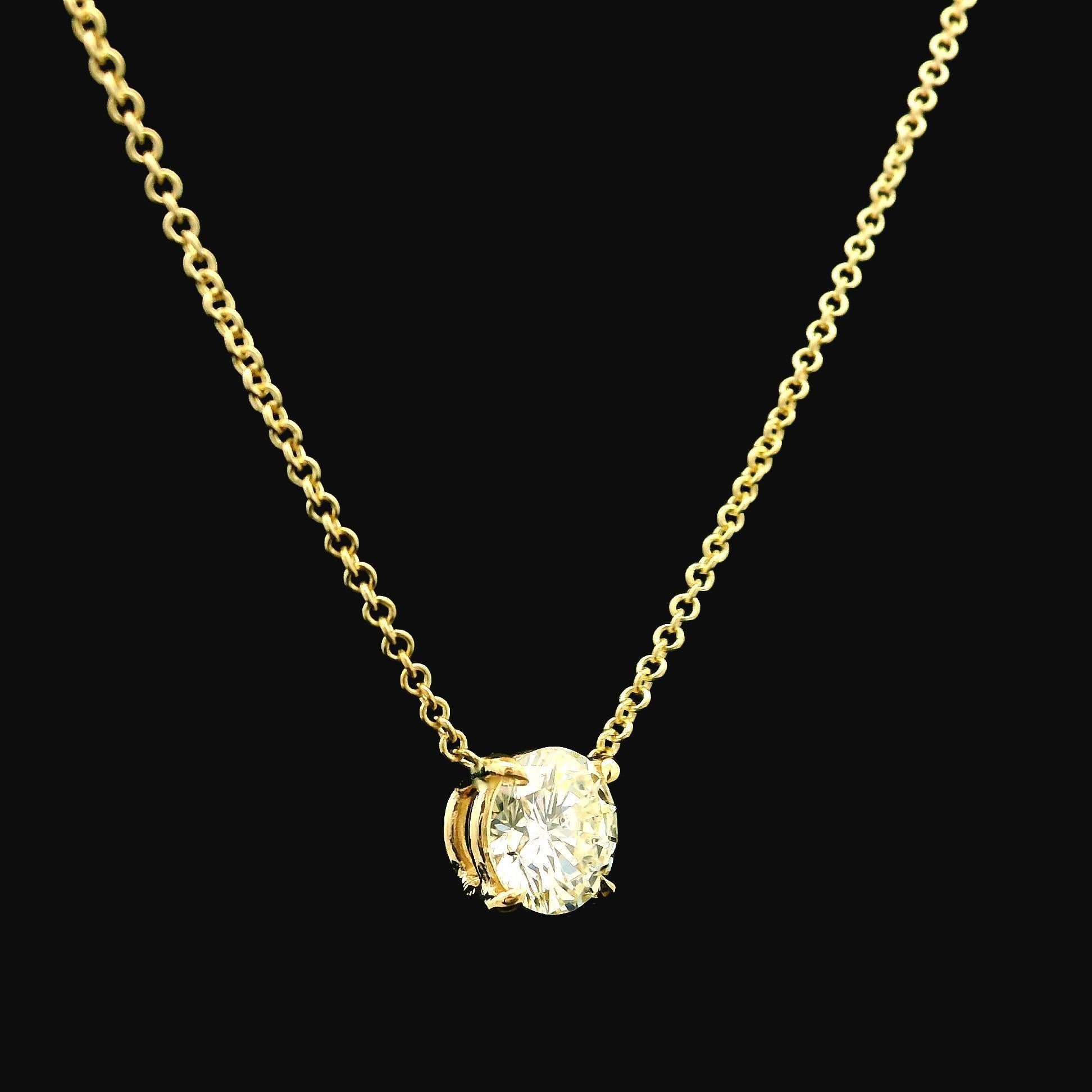 --Pierre(s) :...
(1) Diamants naturels authentiques - taille brillante ronde - serti clos - couleur J - pureté SI2 - 0,68ct (exact)

MATERIAL : Or jaune 14k
Poids : 2.07 grammes
Type de chaîne : 16