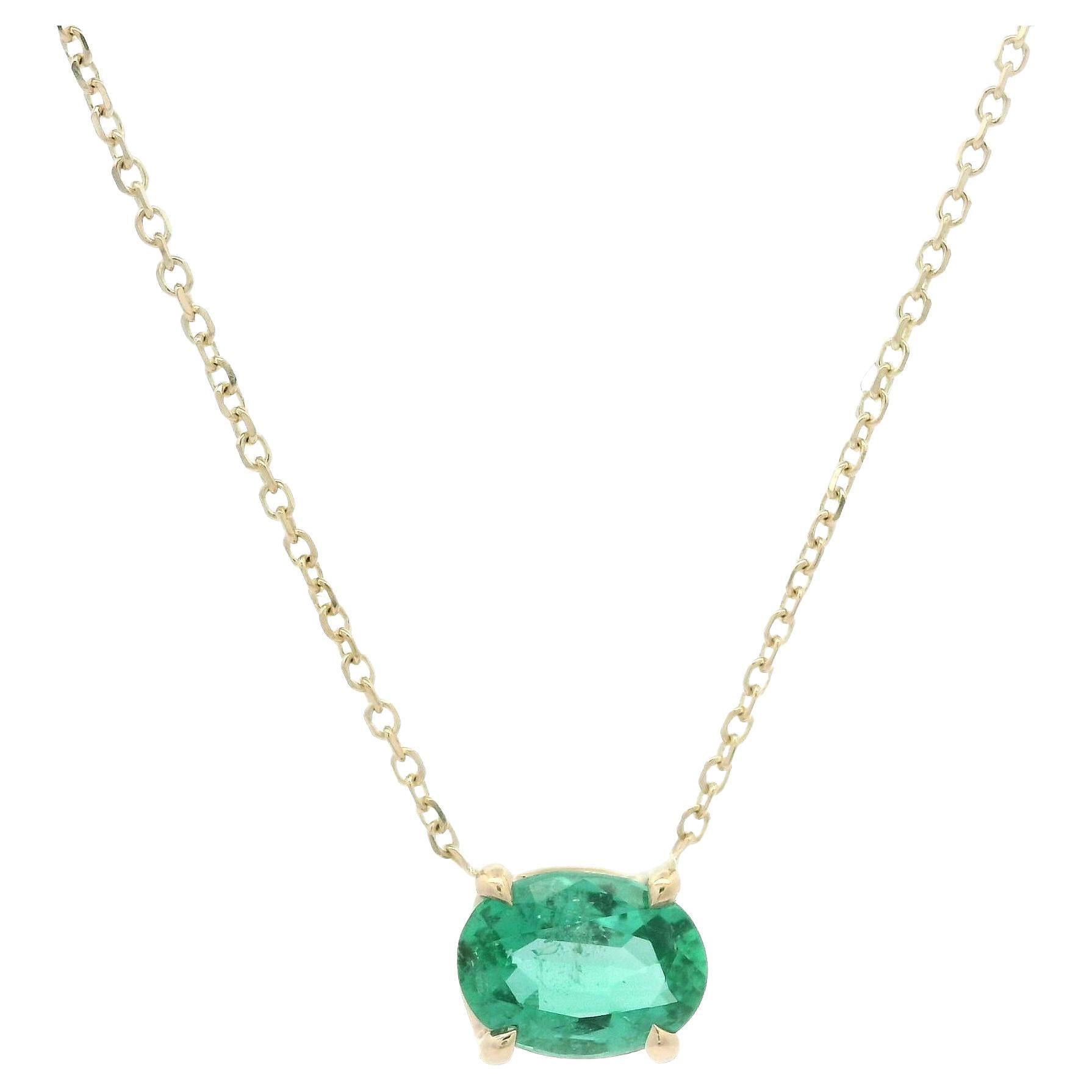 Pendentif solitaire réglable en or jaune 14 carats avec émeraude ovale de 0,70 carat
