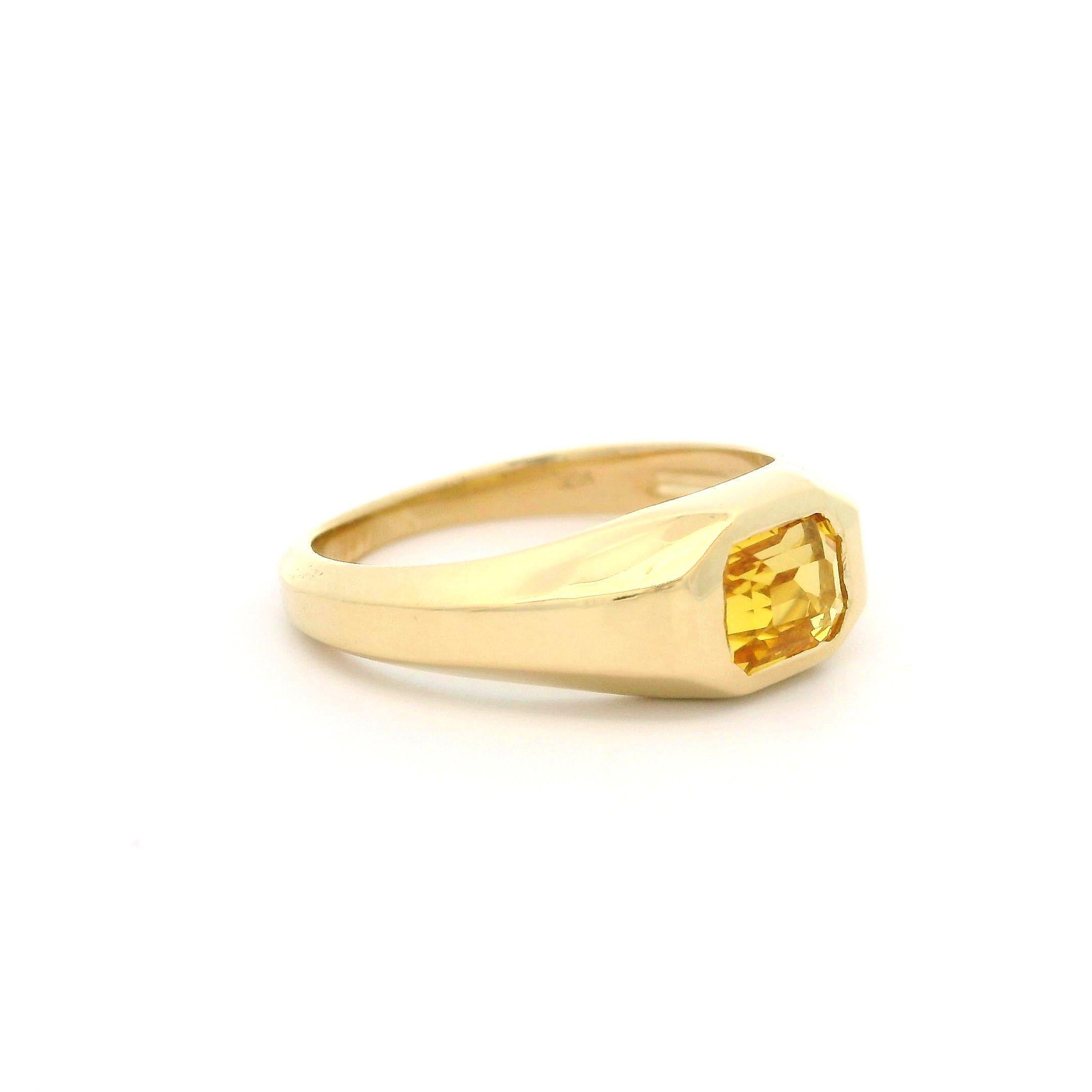 New 14k Yellow Gold 1.12ctw Emerald Cut Yellow Sapphire Solitaire Band Ring In New Condition For Sale In Montclair, NJ