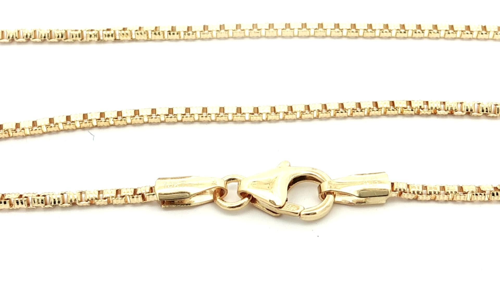 Material: Oro amarillo macizo de 14 quilates 
Peso: 5.75 gramos 
Tipo: Cadena de eslabones biselados de 1.36 mm
Longitud: 20