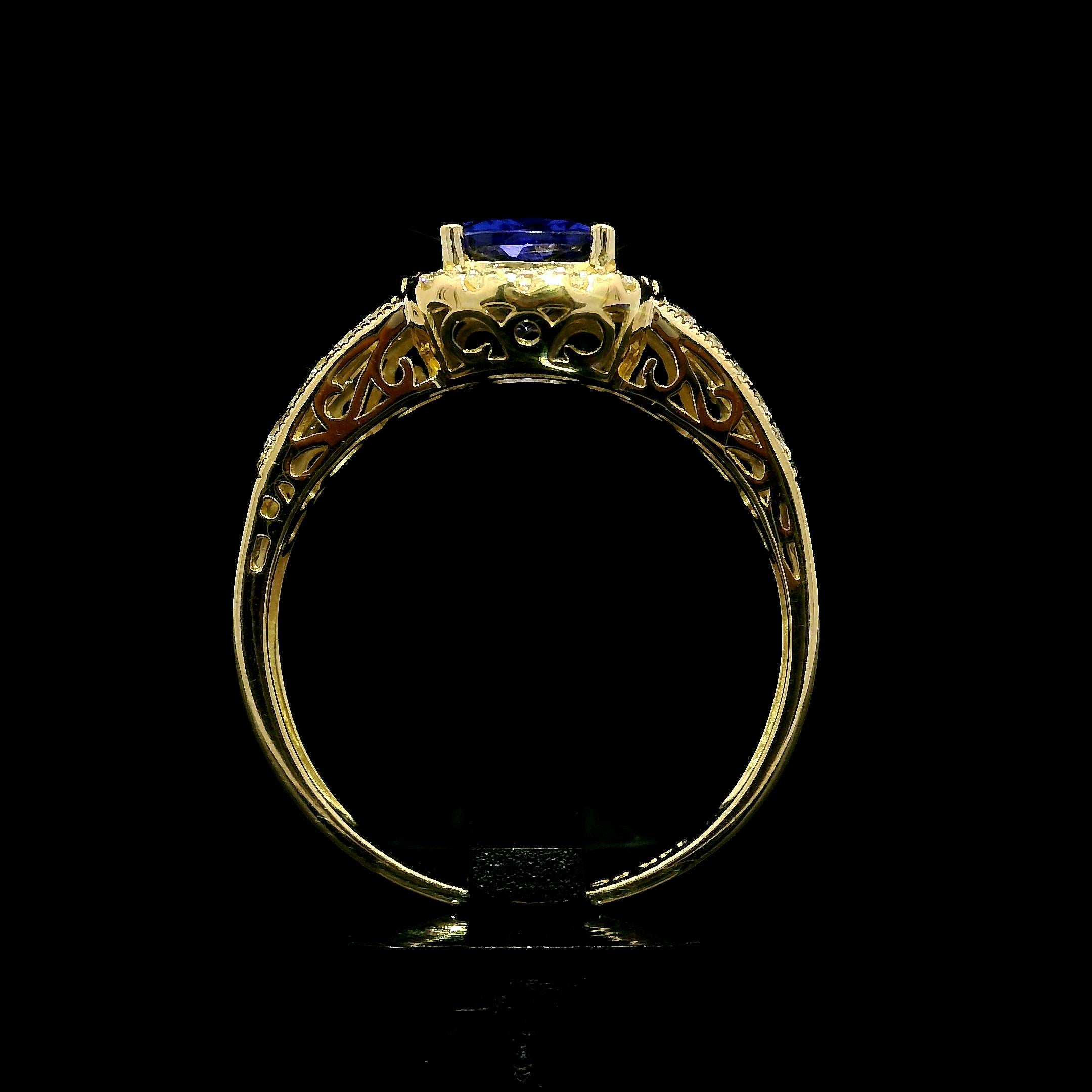 Bague cocktail solitaire de 2,27 ctw en or jaune 14 carats avec tanzanite coussin et diamants en vente 9