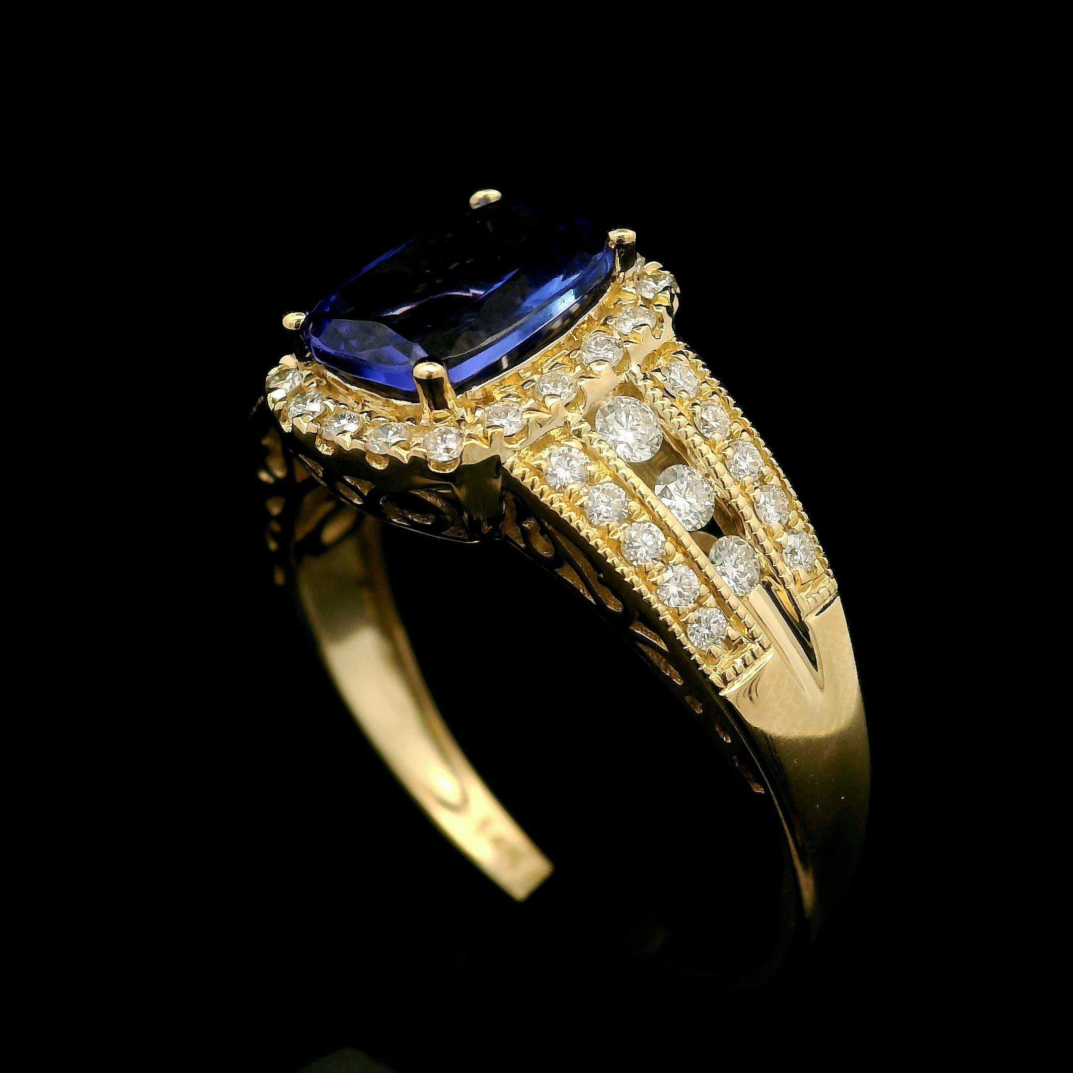 Bague cocktail solitaire de 2,27 ctw en or jaune 14 carats avec tanzanite coussin et diamants en vente 10