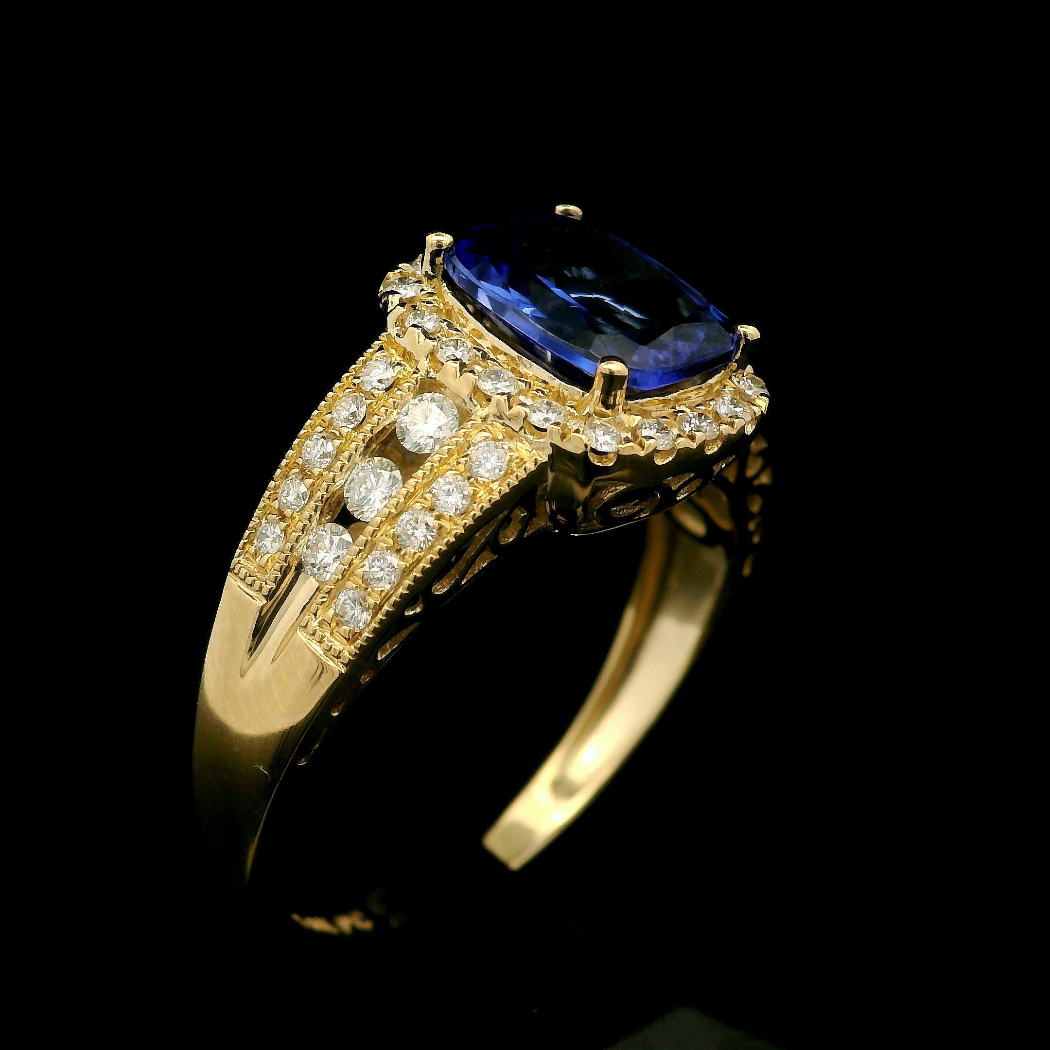 Bague cocktail solitaire de 2,27 ctw en or jaune 14 carats avec tanzanite coussin et diamants en vente 11